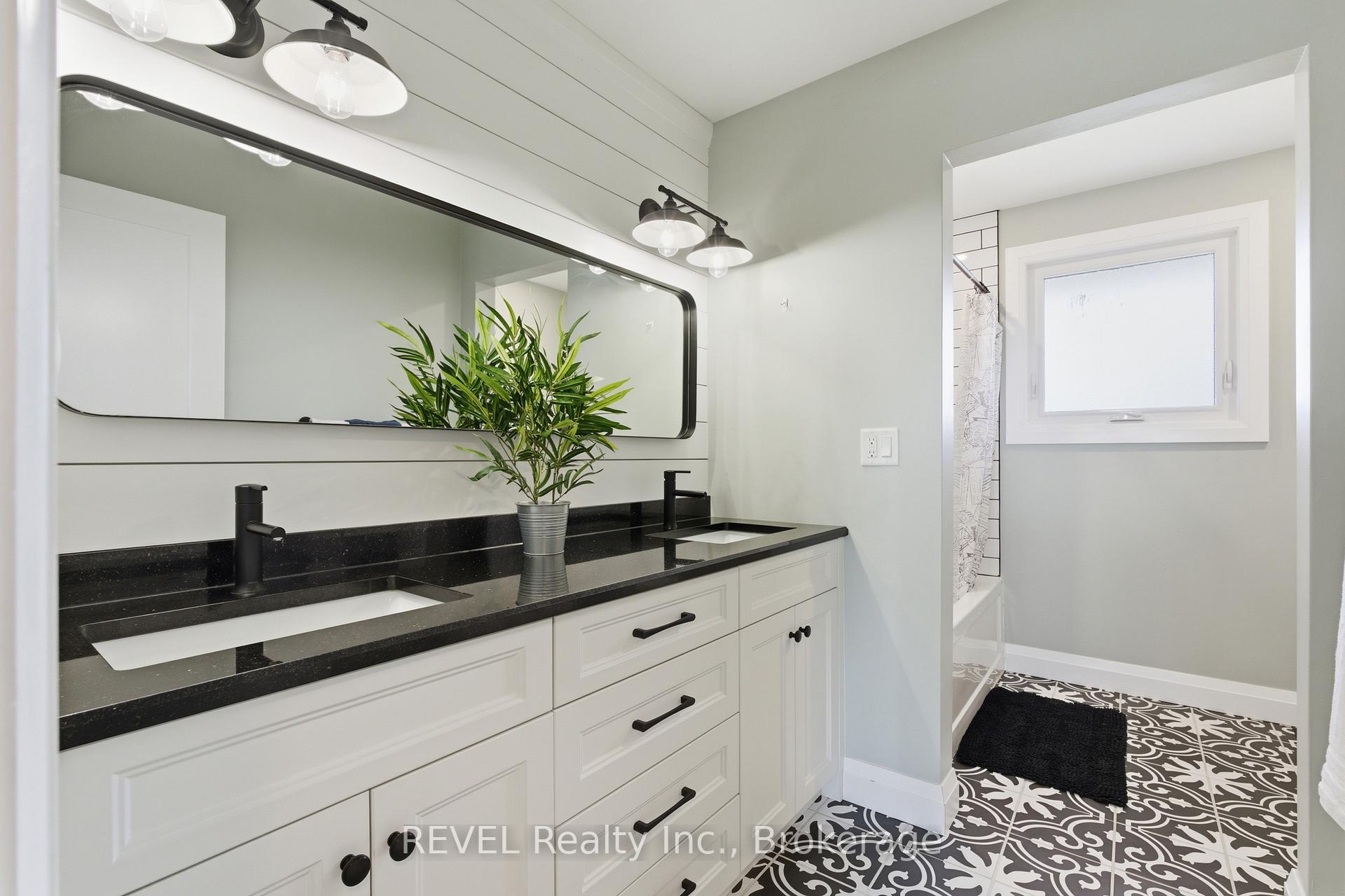 Photo 17 of 21 Lena Crescent, Port Colborne, Sugarloaf — HOMEH