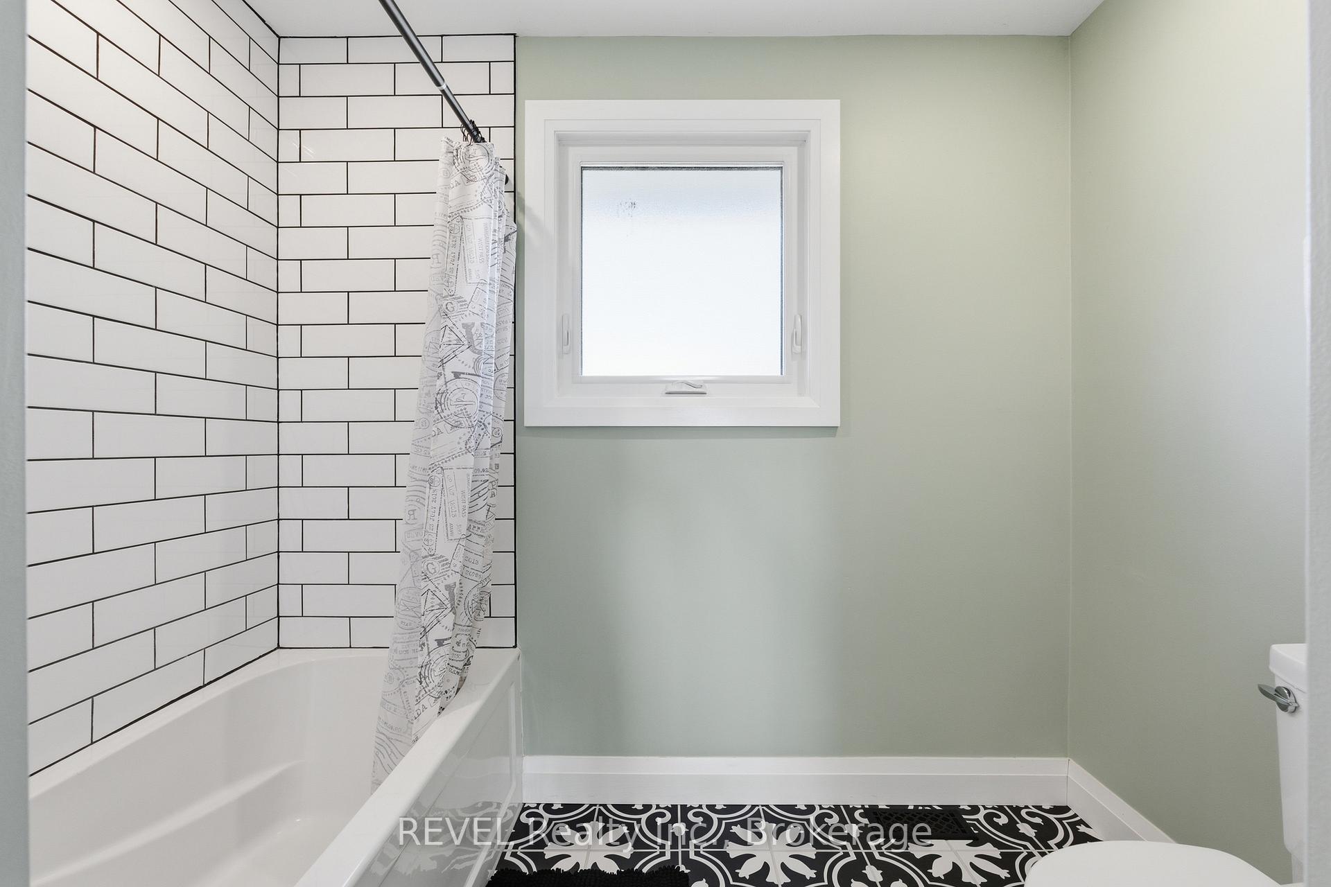 Photo 19 of 21 Lena Crescent, Port Colborne, Sugarloaf — HOMEH