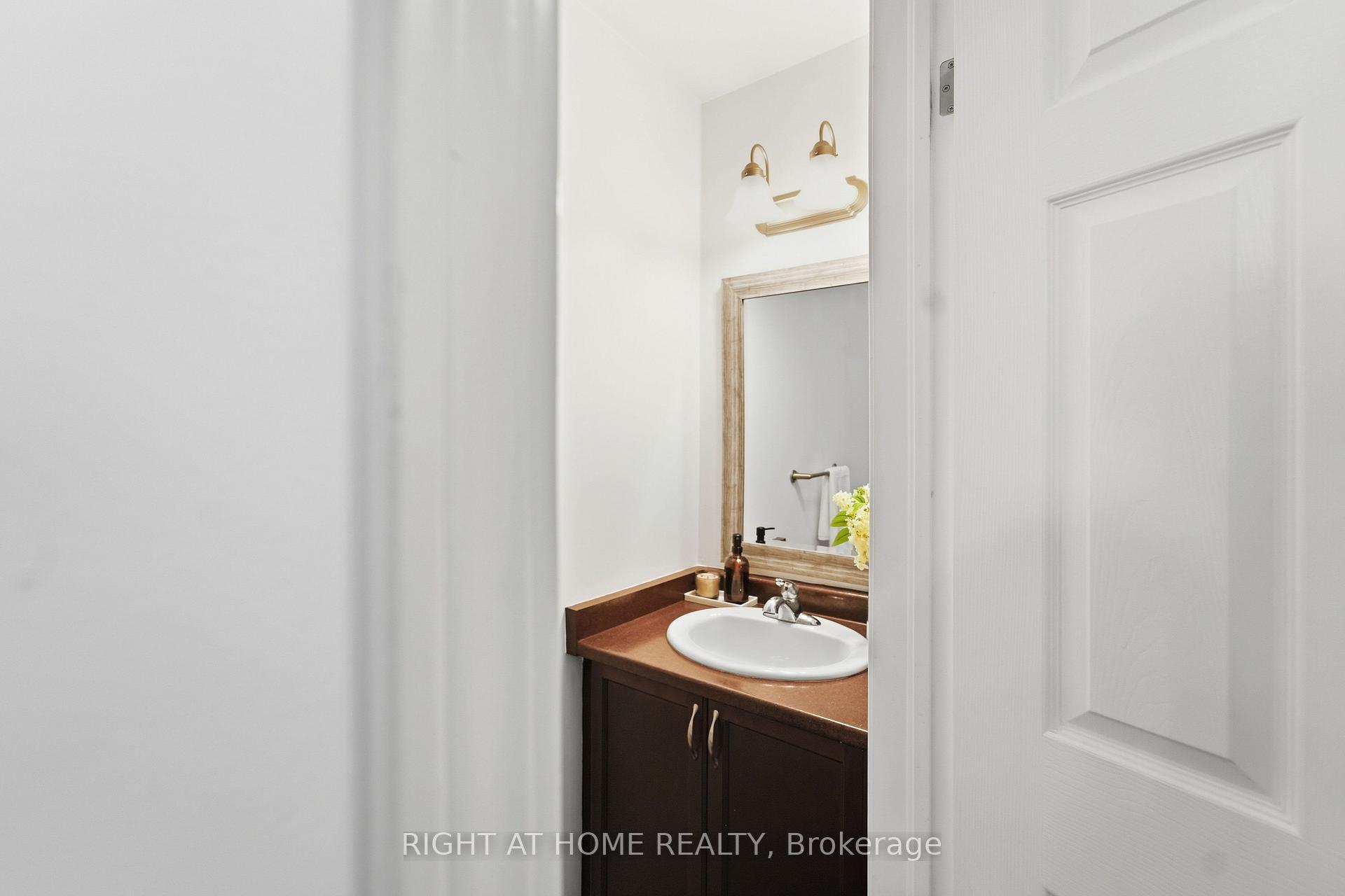 Photo 13 of Unit 7, 582 Hyde Park Road, London, North O — HOMEH