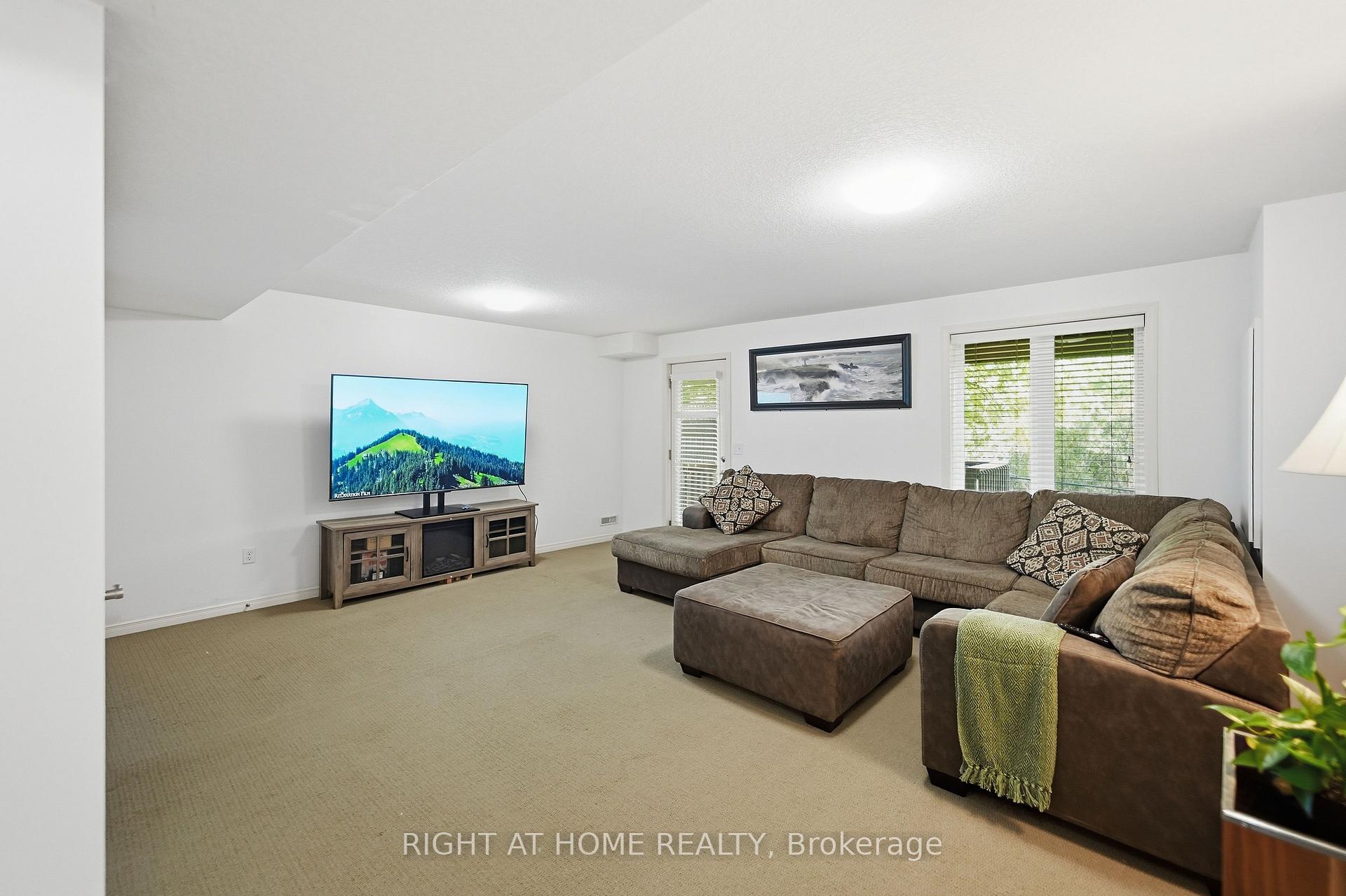 Photo 32 of Unit 7, 582 Hyde Park Road, London, North O — HOMEH