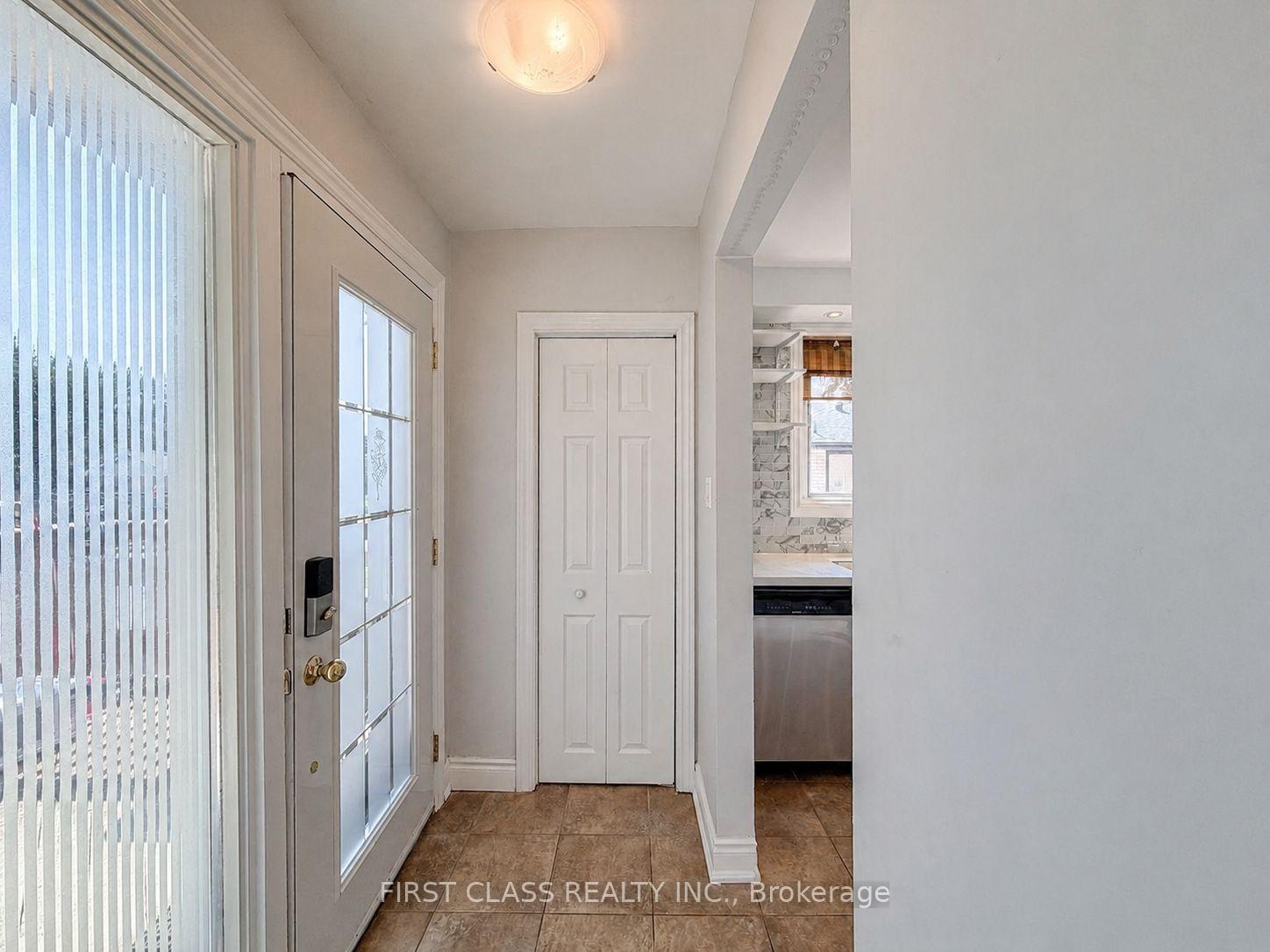 Photo 4 of 1323 Redbank Crescent, Oakville, College Park — HOMEH