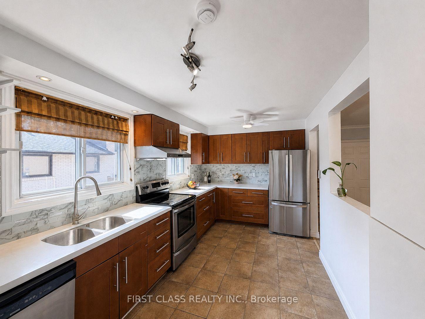 Photo 8 of 1323 Redbank Crescent, Oakville, College Park — HOMEH