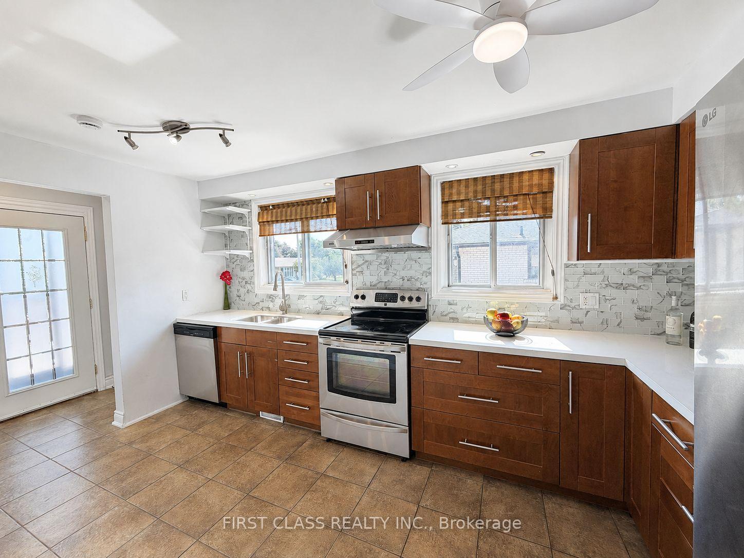 Photo 9 of 1323 Redbank Crescent, Oakville, College Park — HOMEH