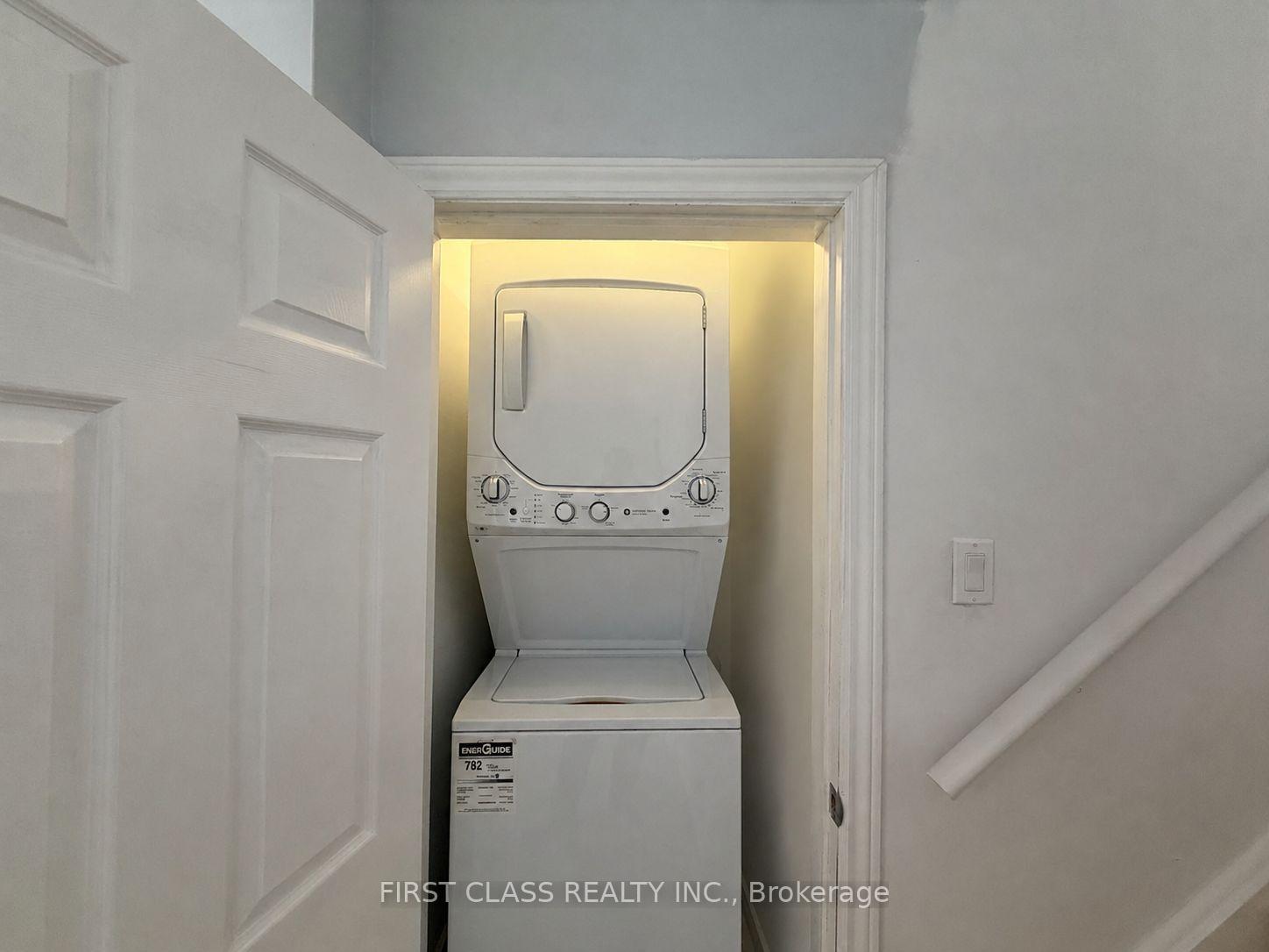 Photo 10 of 1323 Redbank Crescent, Oakville, College Park — HOMEH