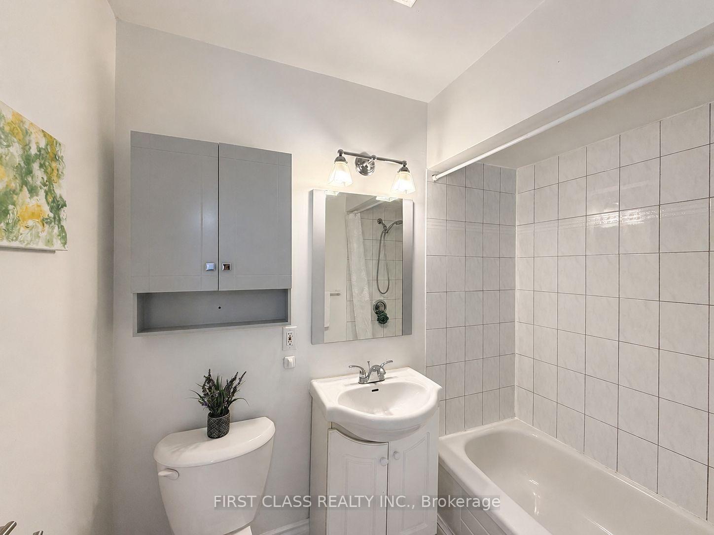 Photo 12 of 1323 Redbank Crescent, Oakville, College Park — HOMEH