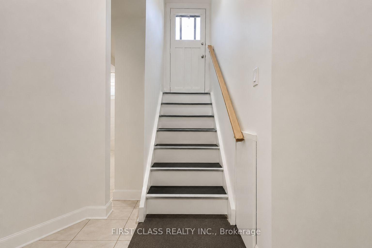 Photo 18 of 1323 Redbank Crescent, Oakville, College Park — HOMEH