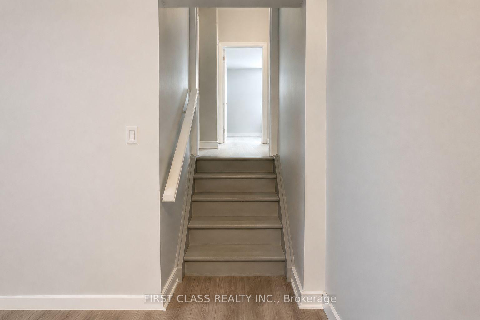 Photo 26 of 1323 Redbank Crescent, Oakville, College Park — HOMEH