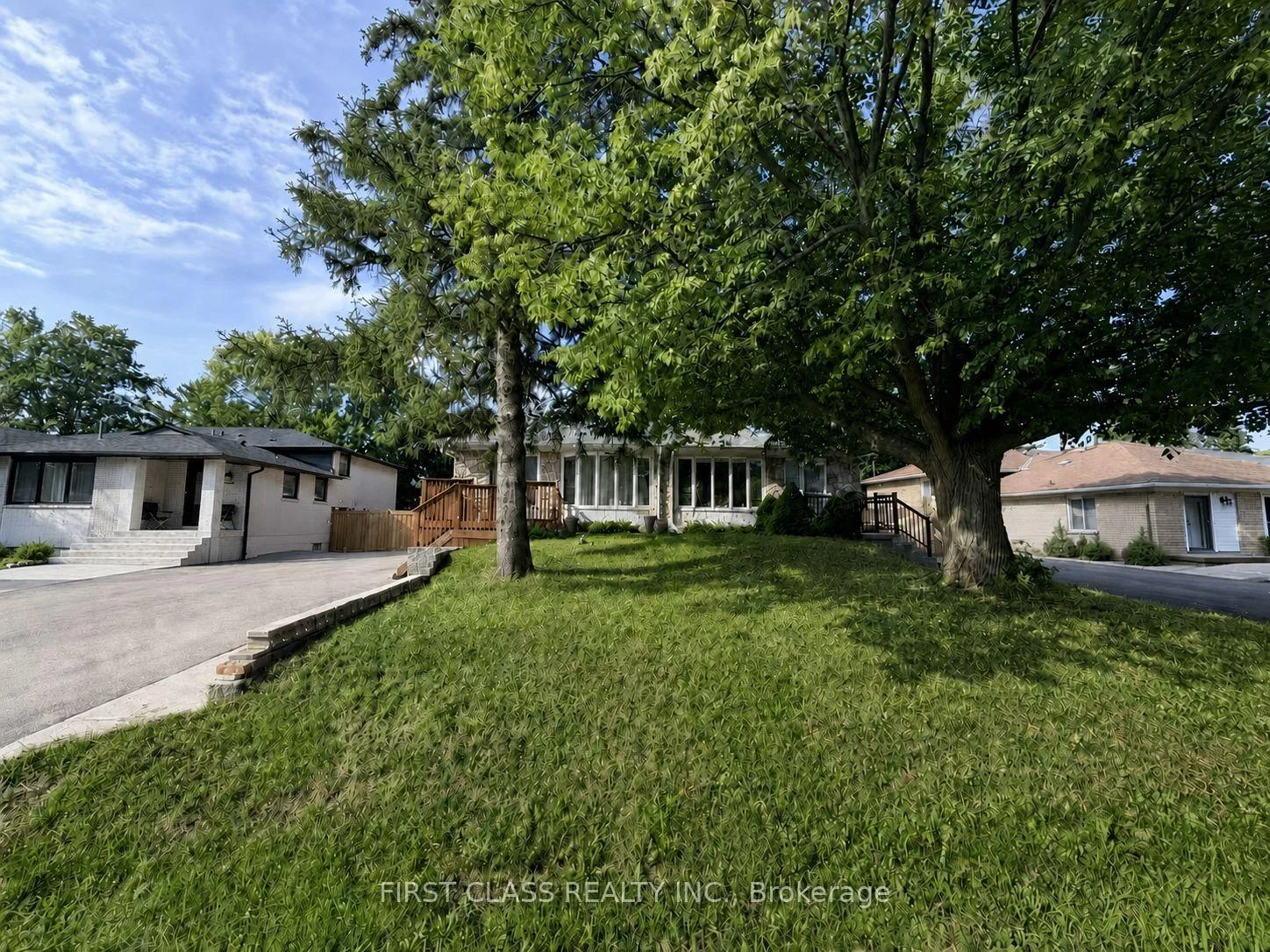 Photo 3 of 1323 Redbank Crescent, Oakville, College Park — HOMEH