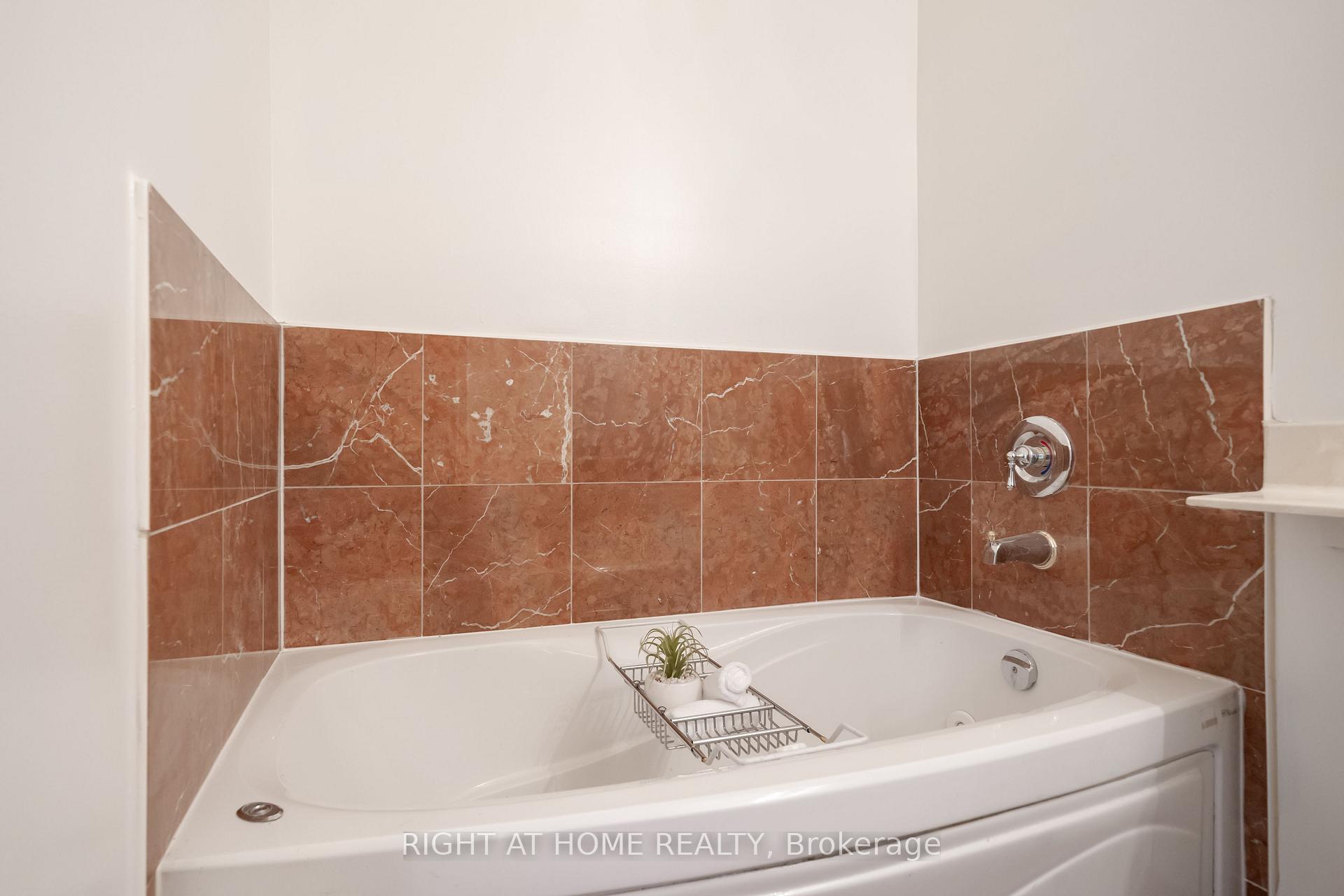 Photo 14 of Unit 202, 35 Boardwalk Drive, Toronto, The Beaches — HOMEH