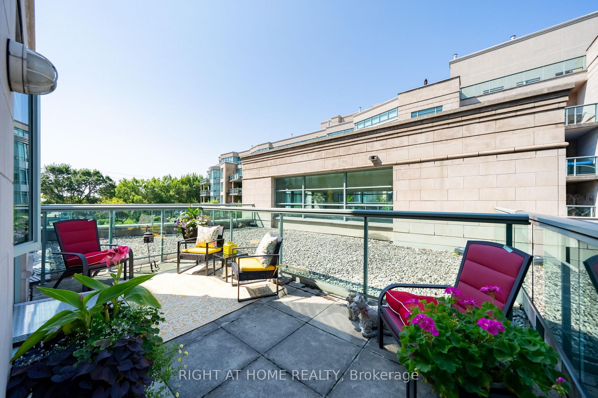 Photo 15 of Unit 202, 35 Boardwalk Drive, Toronto, The Beaches — HOMEH