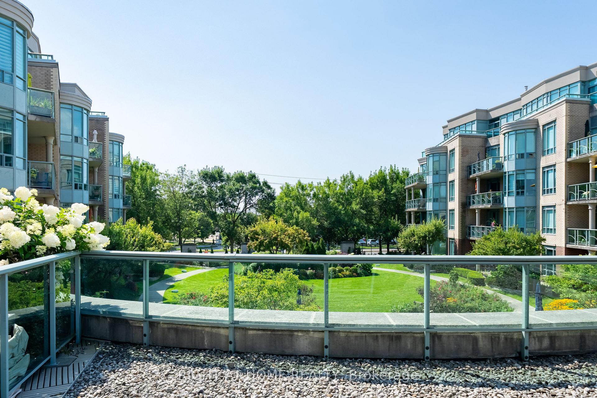 Photo 18 of Unit 202, 35 Boardwalk Drive, Toronto, The Beaches — HOMEH