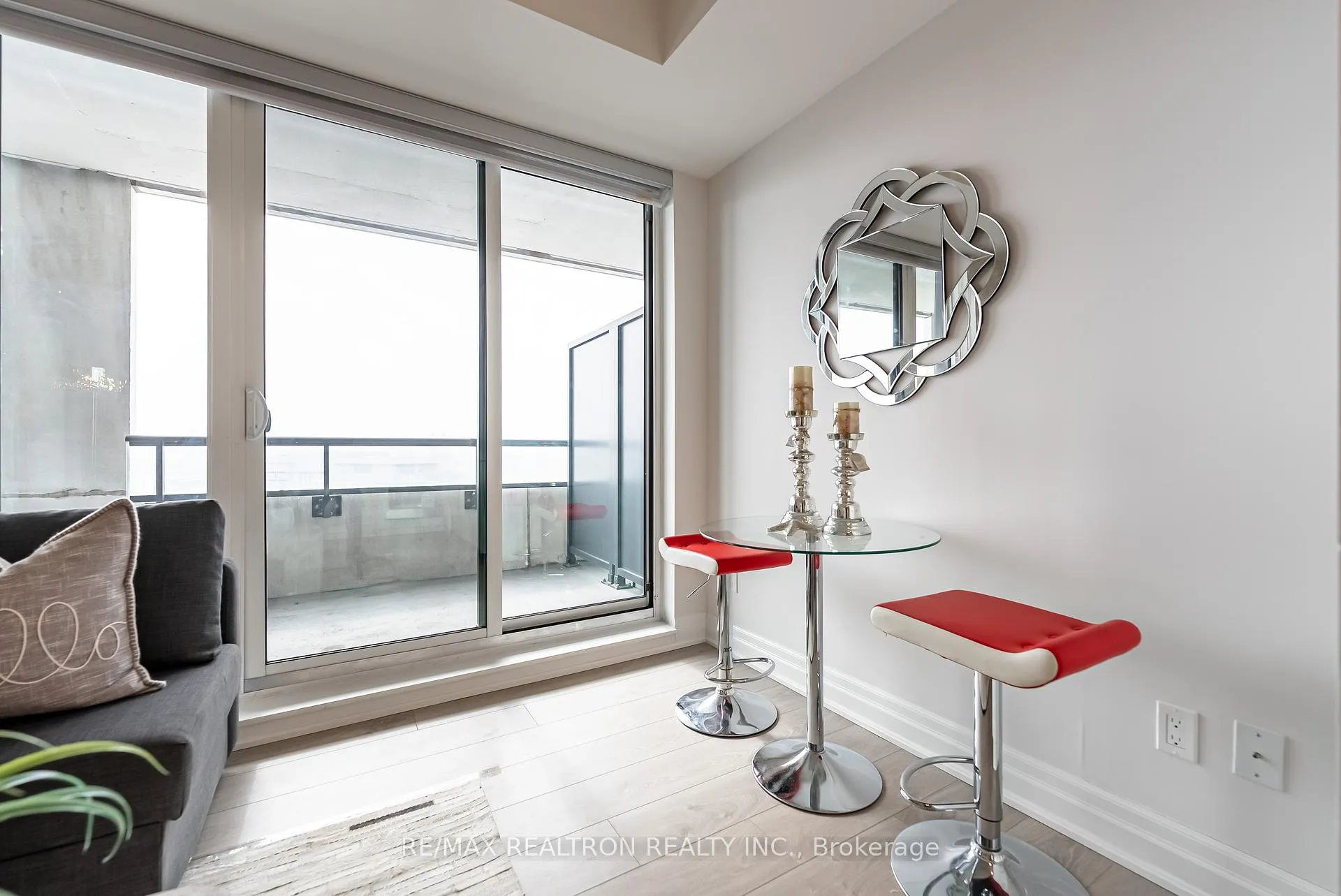 Photo 13 of Unit A1409, 10 Rouge Valley Drive W, Markham, Unionville — HOMEH