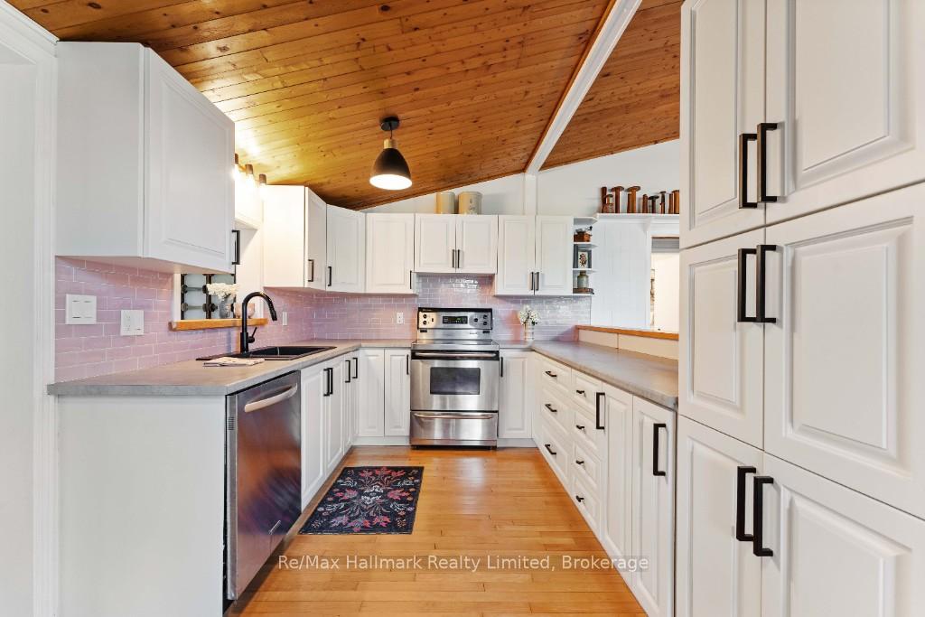 Photo 14 of 199 Bonnell Road, Bracebridge, Macaulay — HOMEH