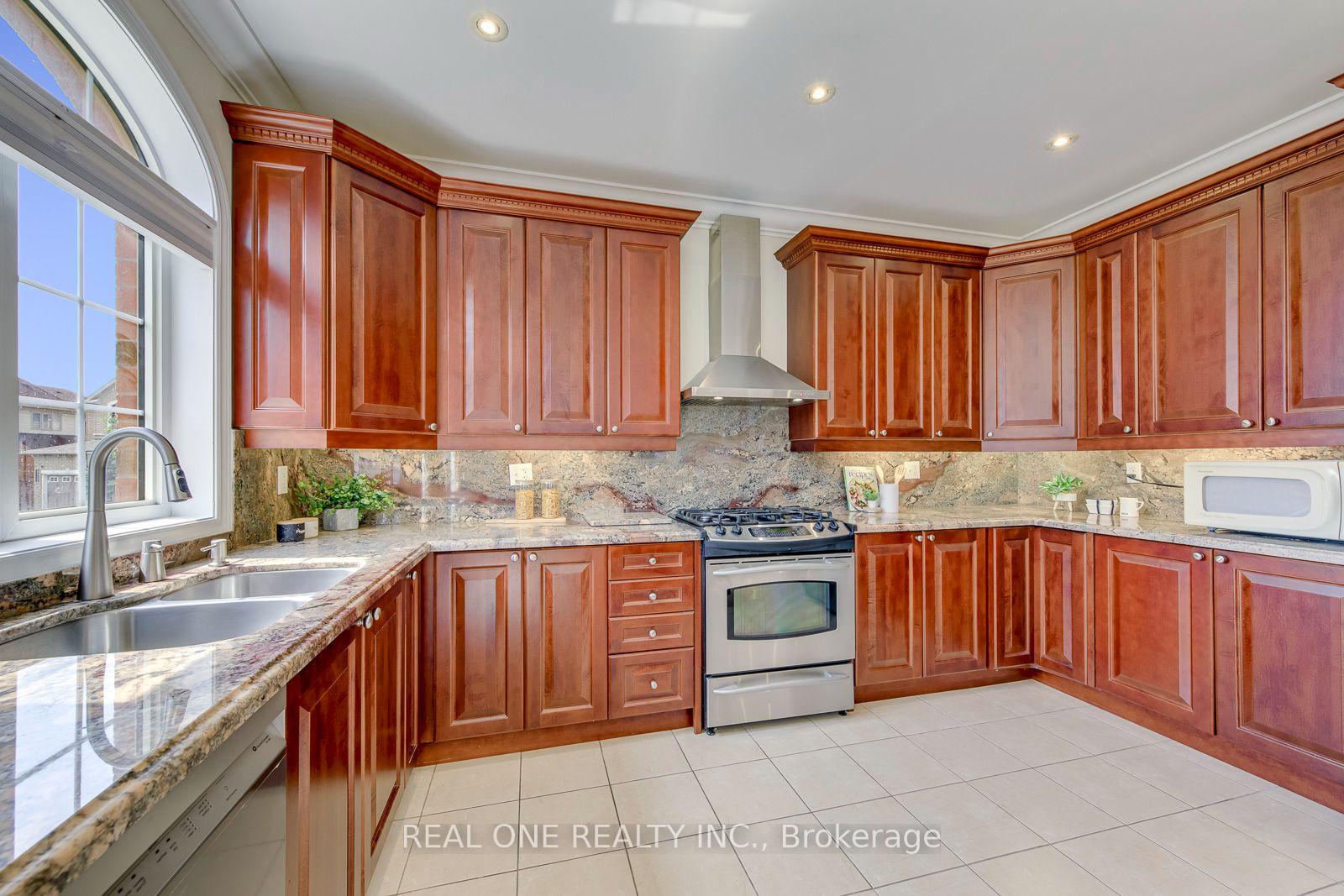 Photo 20 of 2298 Salcome Drive, Oakville, Joshua Creek — HOMEH