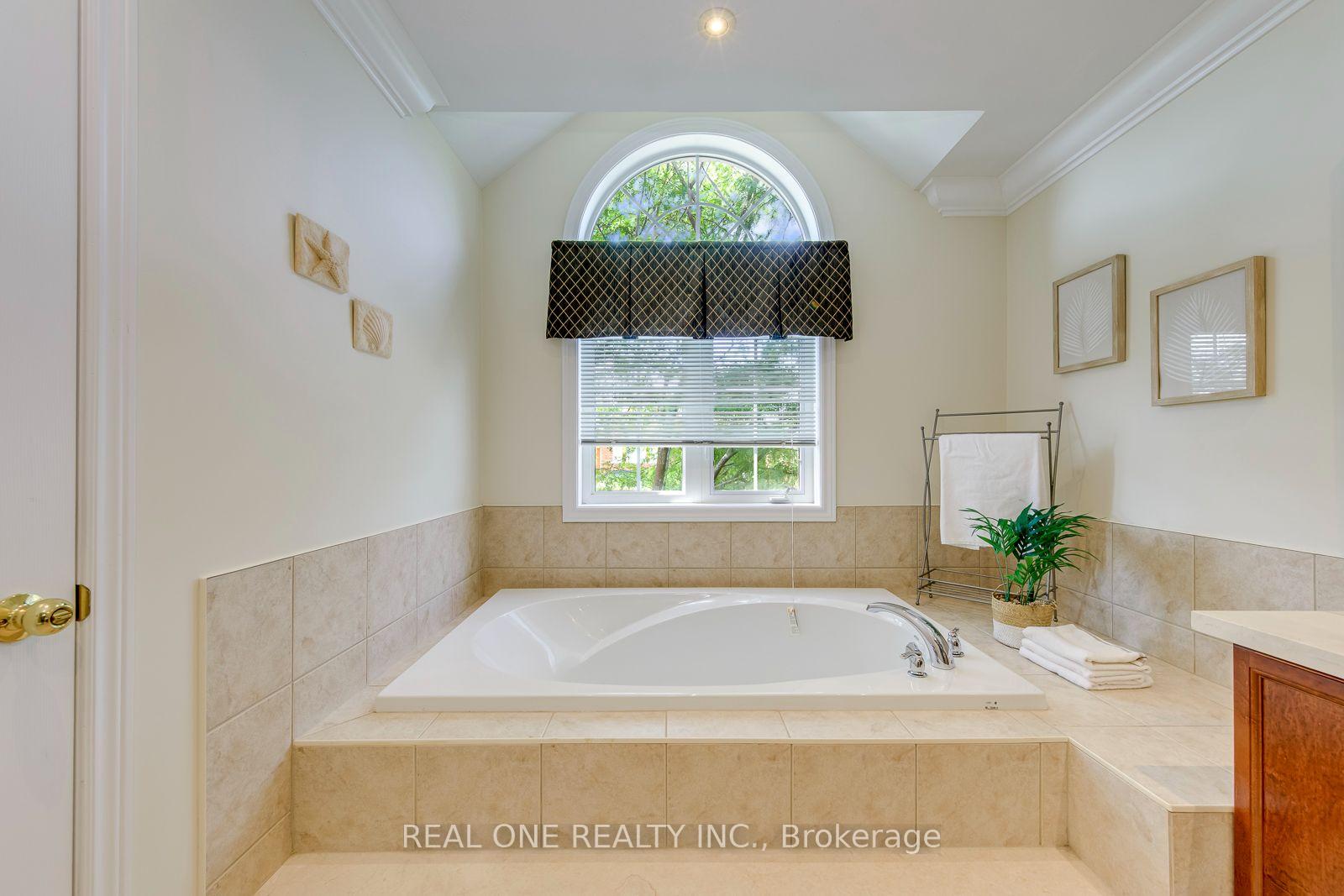 Photo 35 of 2298 Salcome Drive, Oakville, Joshua Creek — HOMEH