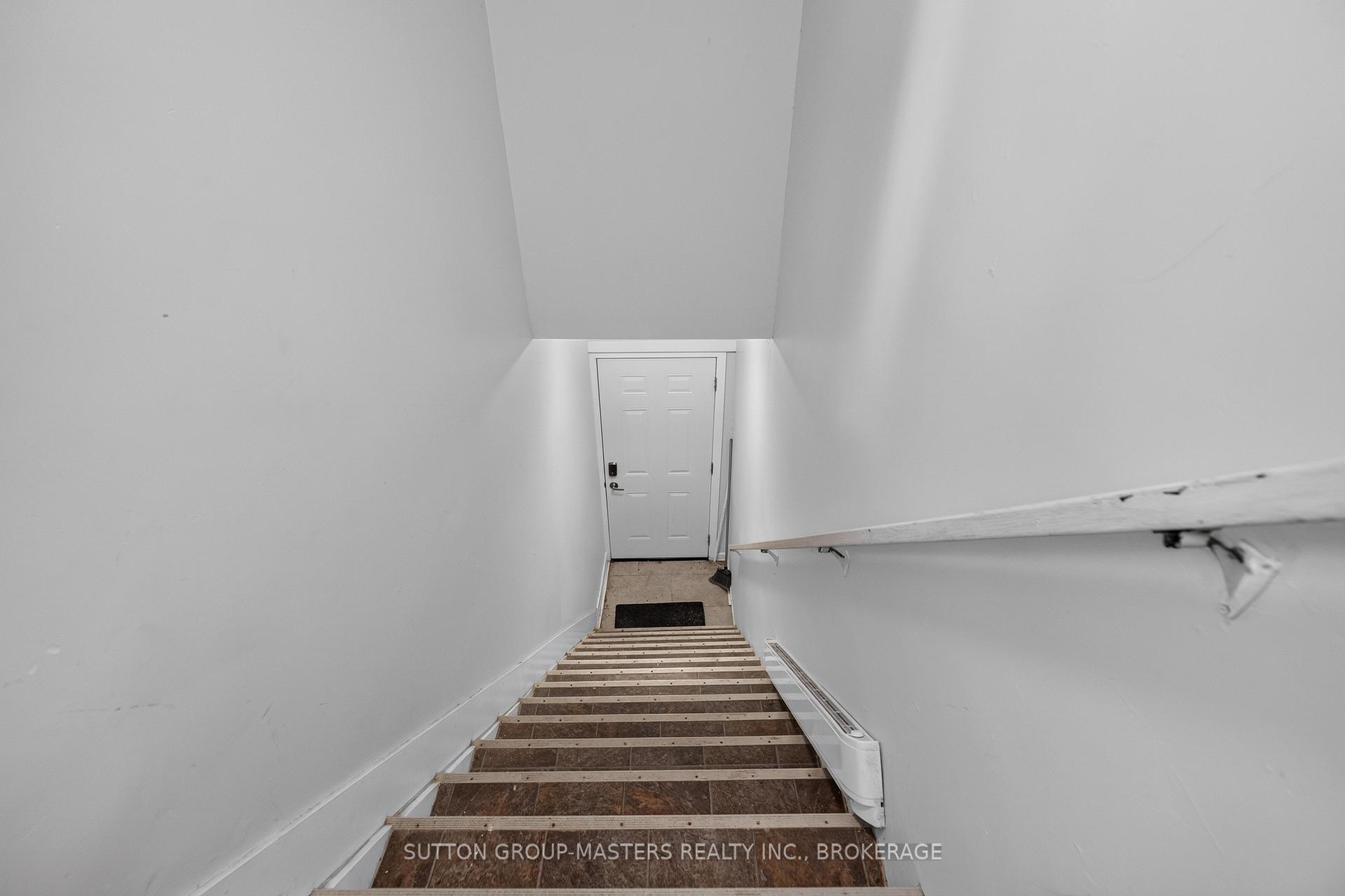 Photo 11 of 380 Barrie Street, Kingston, East of Sir John A. Blvd — HOMEH