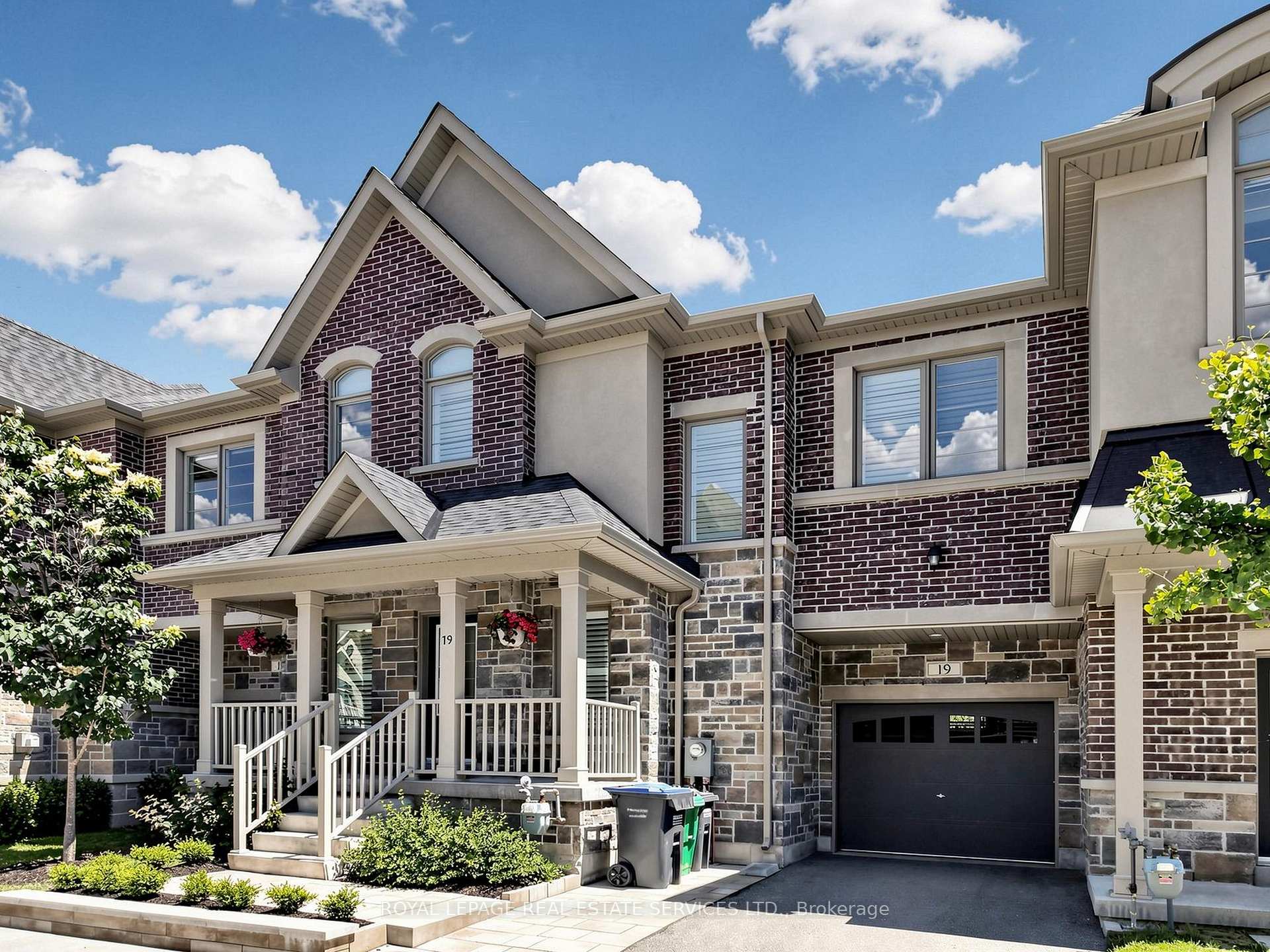 Photo 2 of 19 Summerbeam Way, Brampton, Bram West — HOMEH