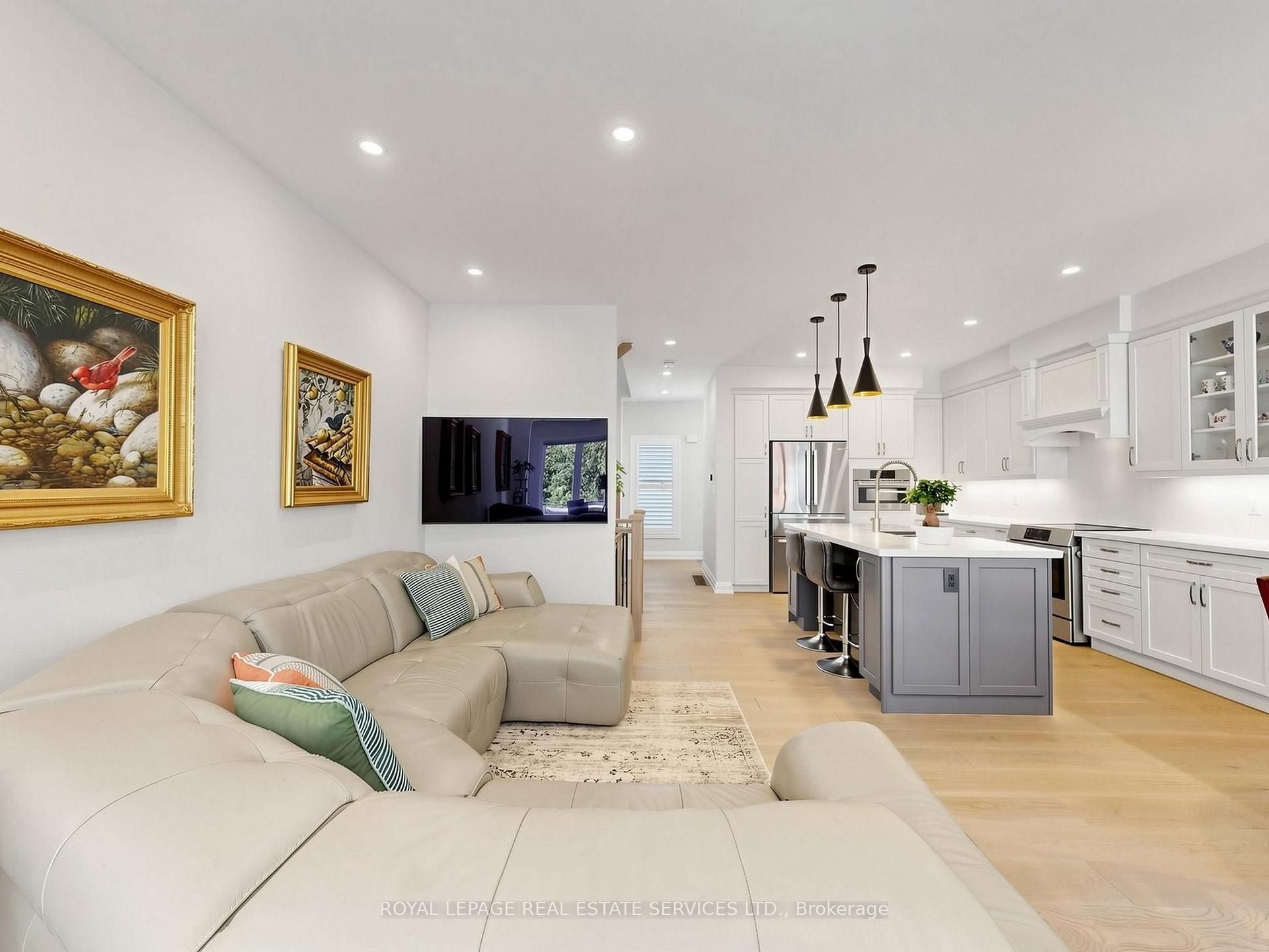 Photo 4 of 19 Summerbeam Way, Brampton, Bram West — HOMEH