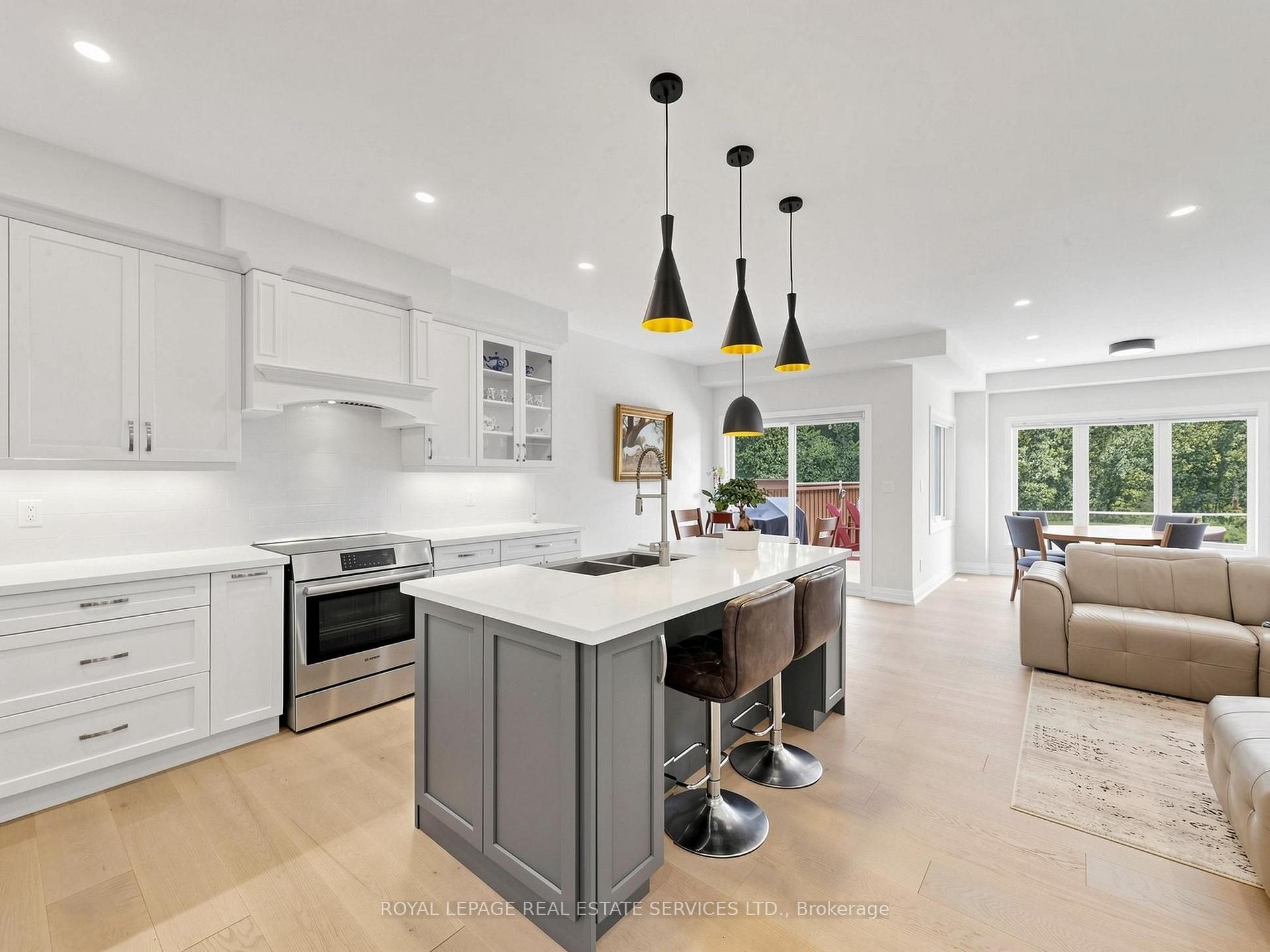 Photo 5 of 19 Summerbeam Way, Brampton, Bram West — HOMEH