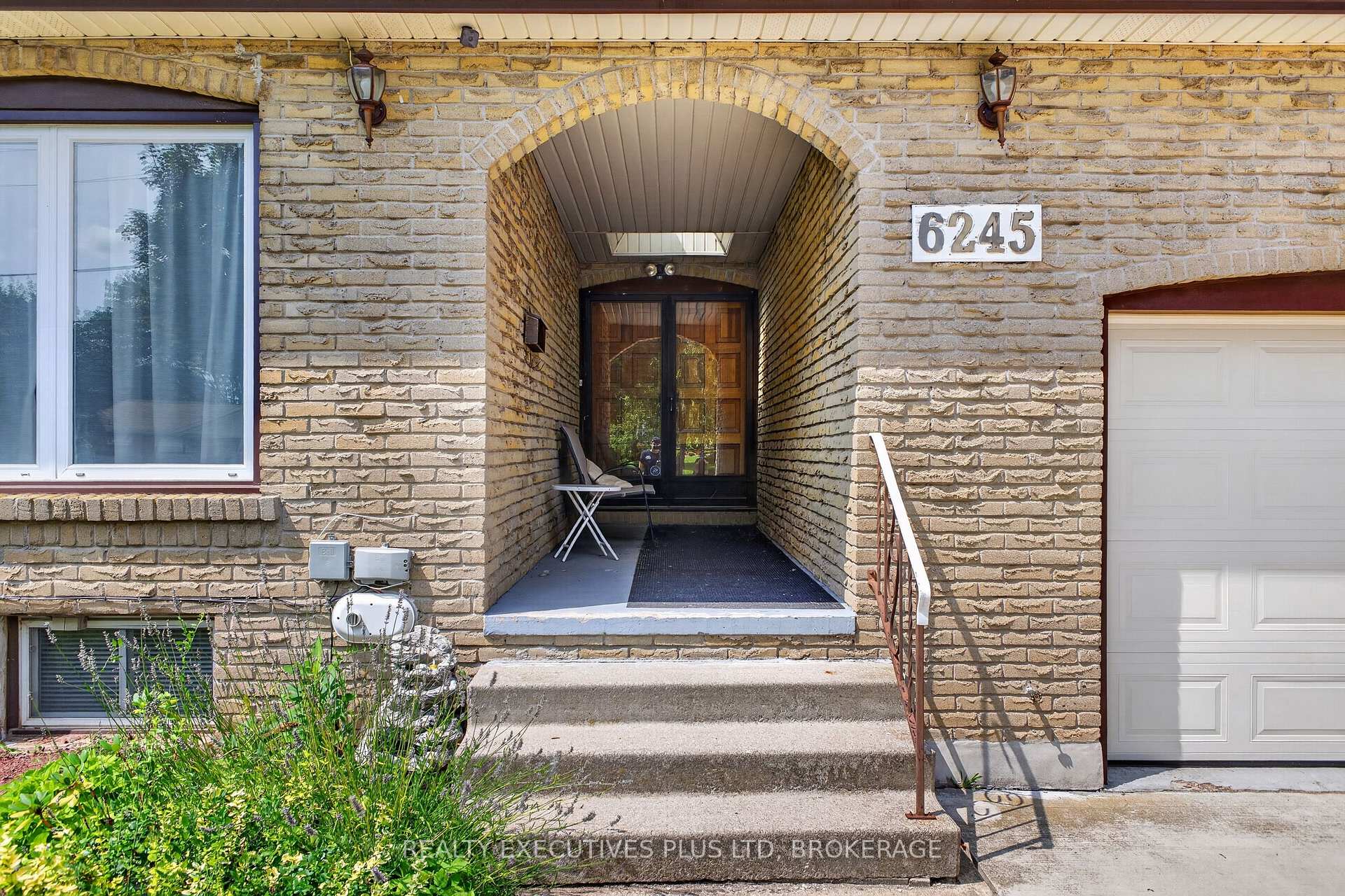 Photo 6 of 6245 Pitton Road, Niagara Falls, West Wood — HOMEH