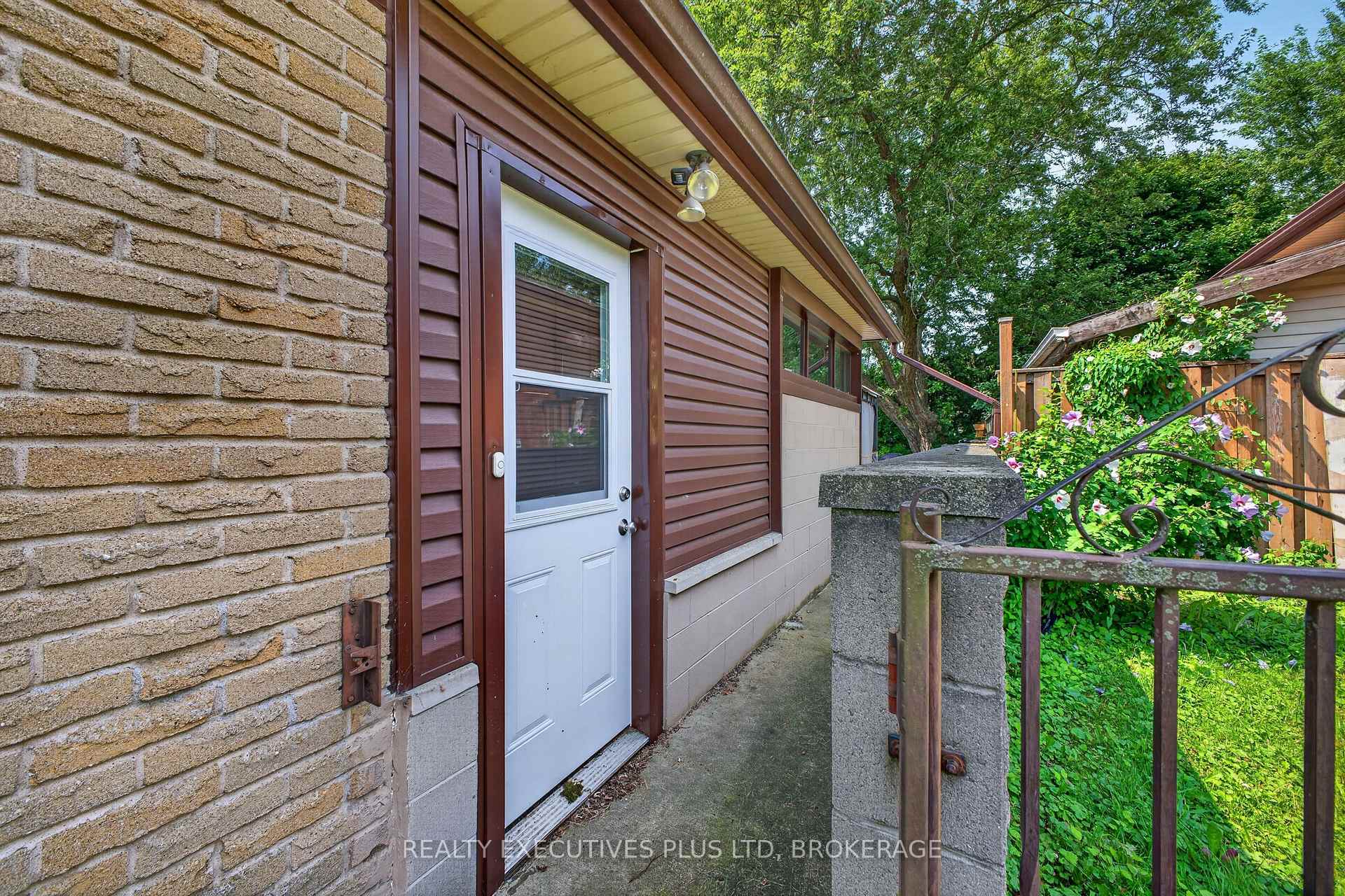 Photo 7 of 6245 Pitton Road, Niagara Falls, West Wood — HOMEH