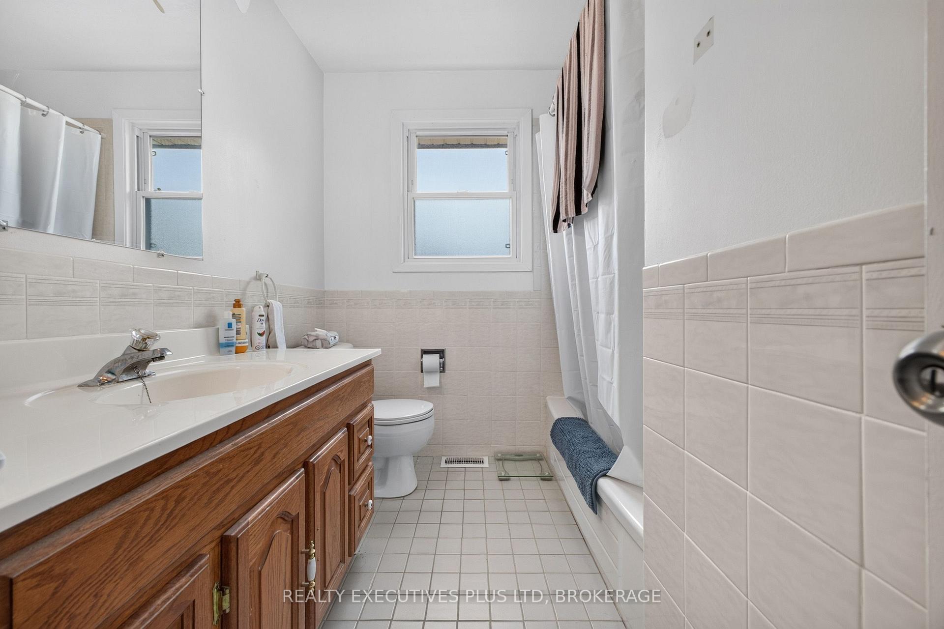 Photo 23 of 6245 Pitton Road, Niagara Falls, West Wood — HOMEH