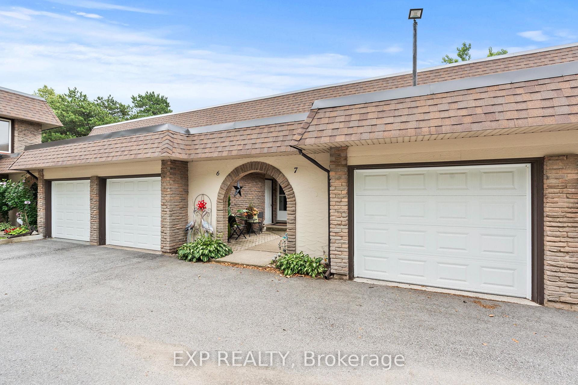 Photo 2 of Unit 7, 4230 Meadowvale Drive, Niagara Falls, Morrison — HOMEH