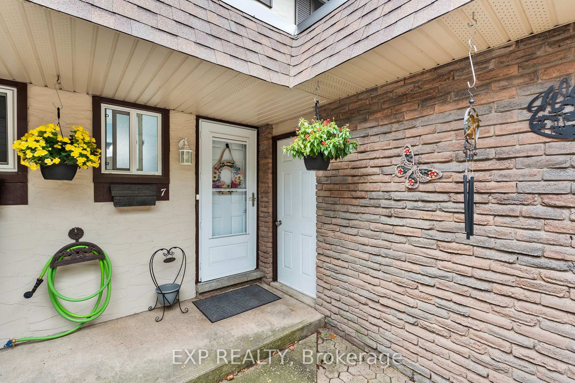 Photo 5 of Unit 7, 4230 Meadowvale Drive, Niagara Falls, Morrison — HOMEH