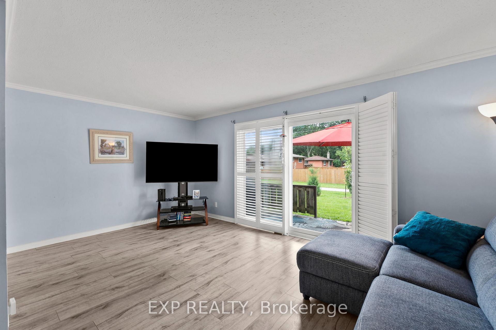 Photo 8 of Unit 7, 4230 Meadowvale Drive, Niagara Falls, Morrison — HOMEH