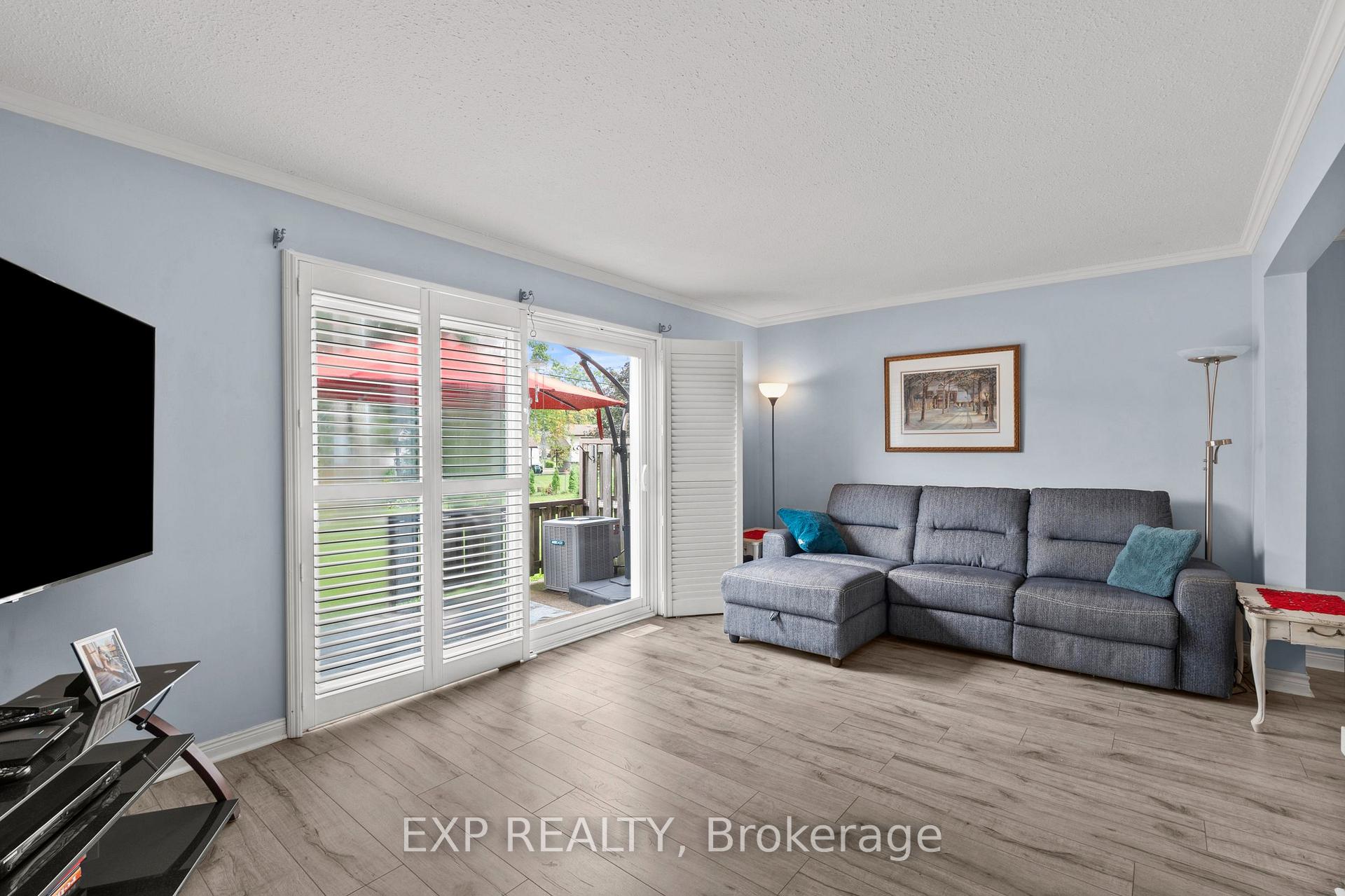 Photo 11 of Unit 7, 4230 Meadowvale Drive, Niagara Falls, Morrison — HOMEH