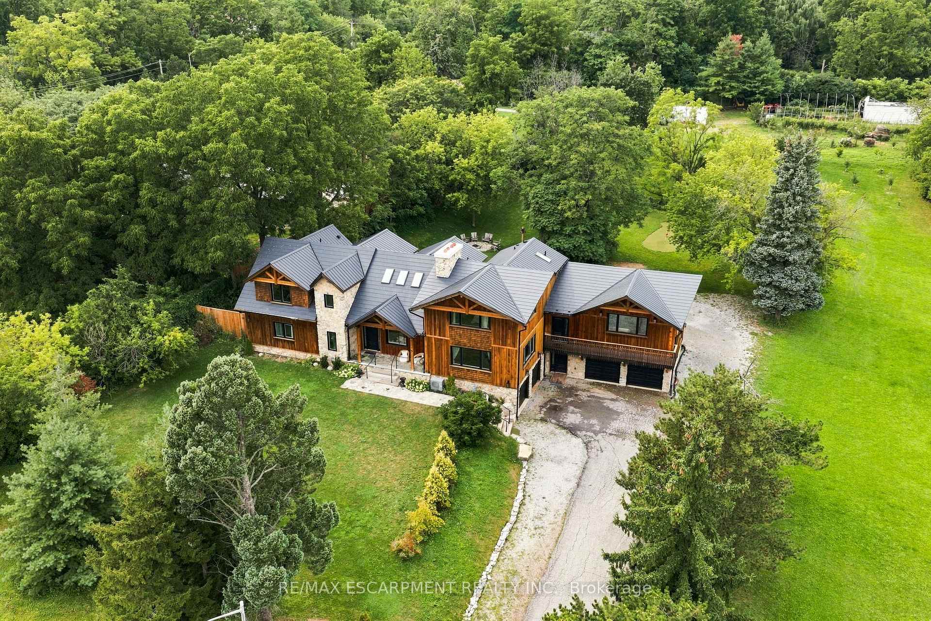 Photo 2 of 2019 Dundas Street, Burlington, Rural Burlington — HOMEH