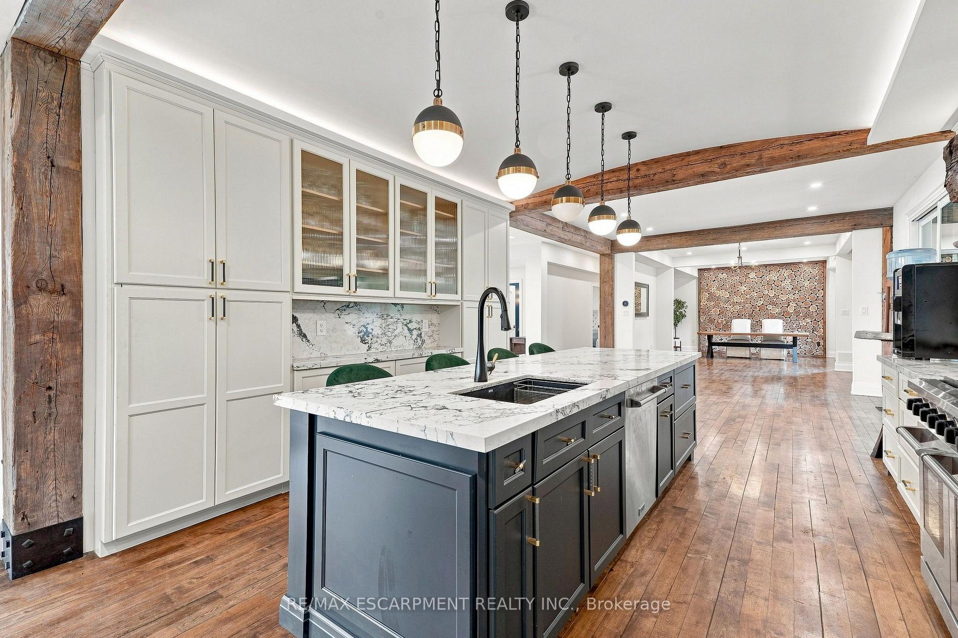Photo 11 of 2019 Dundas Street, Burlington, Rural Burlington — HOMEH