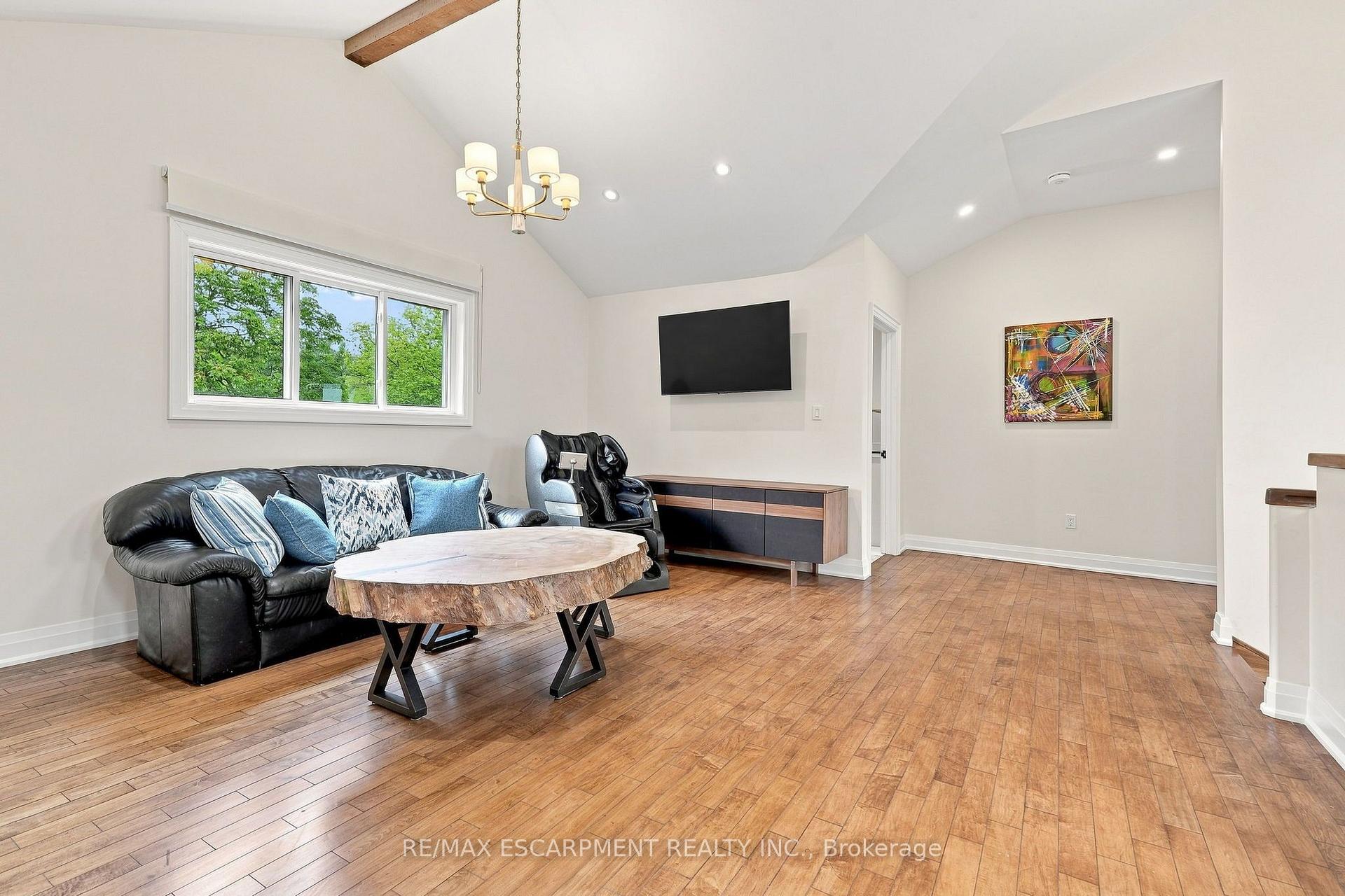 Photo 24 of 2019 Dundas Street, Burlington, Rural Burlington — HOMEH