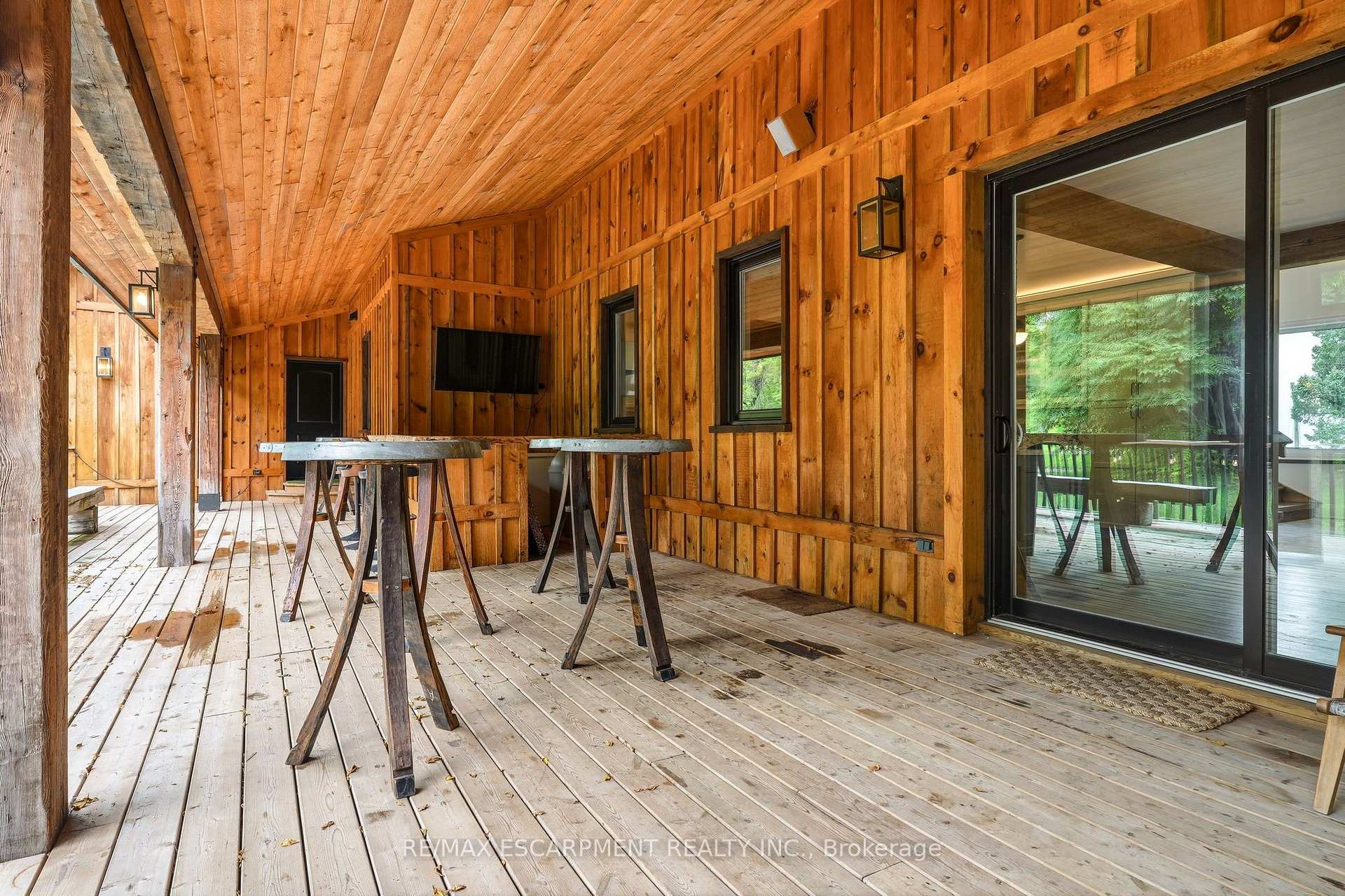 Photo 36 of 2019 Dundas Street, Burlington, Rural Burlington — HOMEH