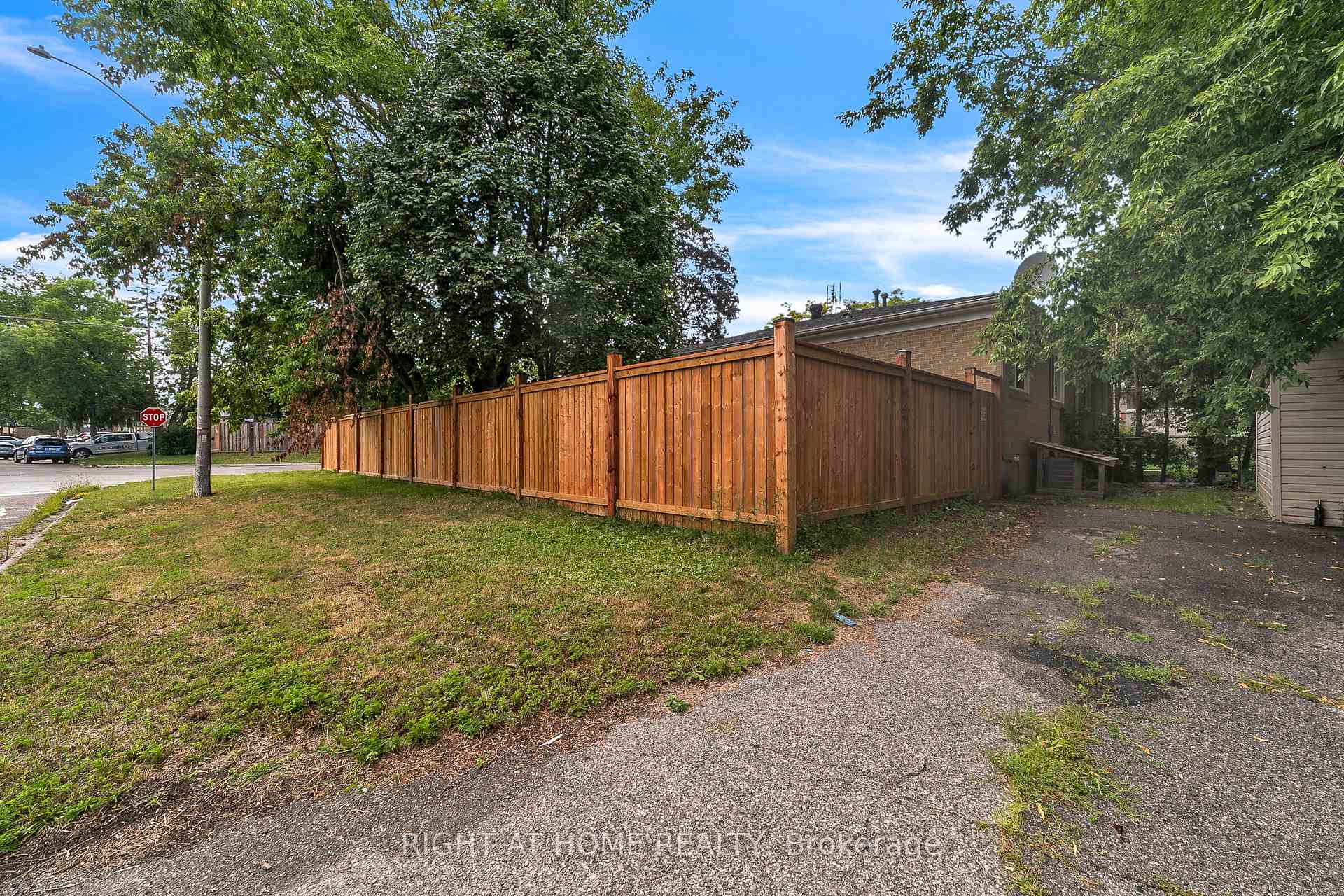 Photo 1 of 303 Blue Grass Boulevard, Richmond Hill, Crosby — HOMEH