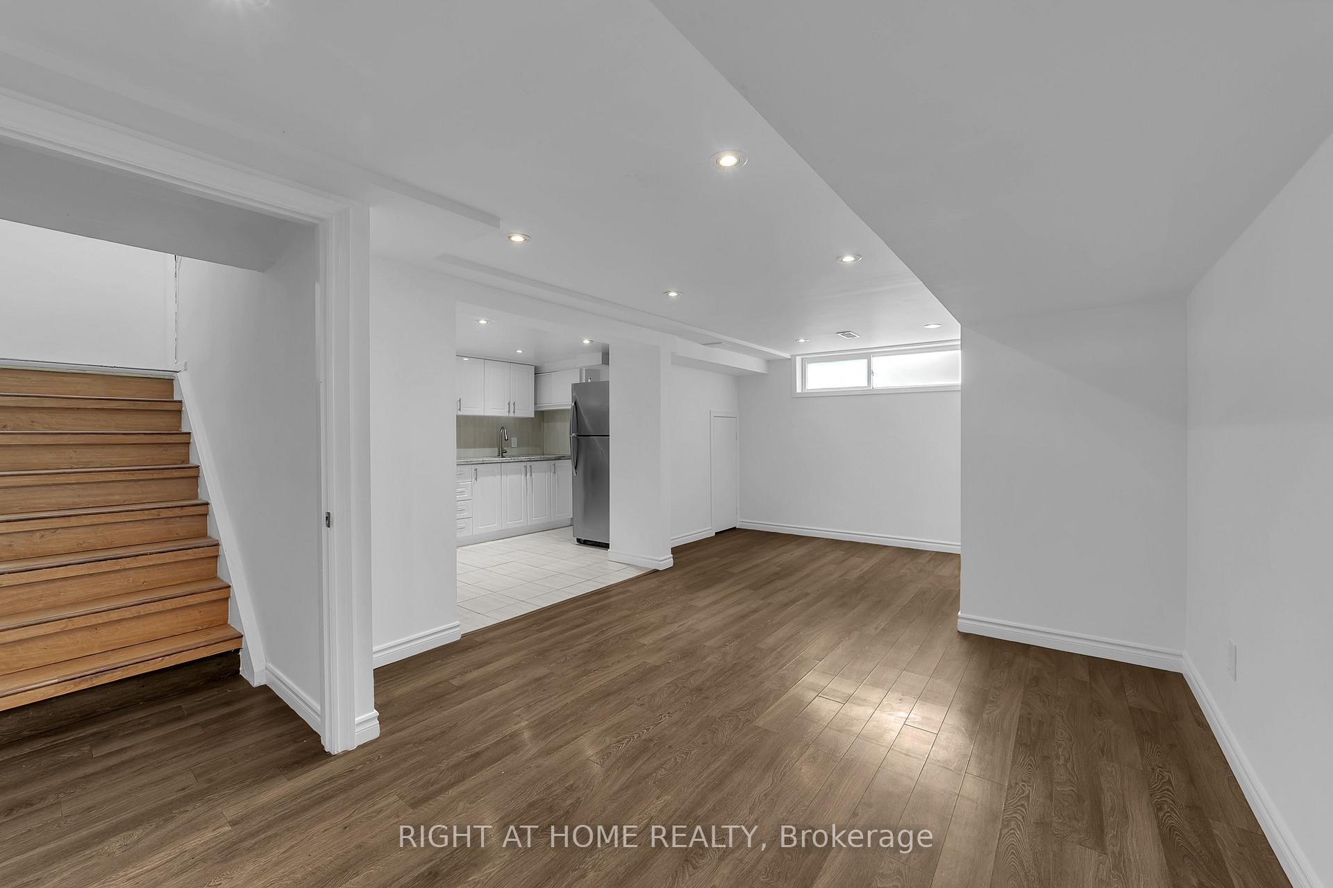 Photo 8 of 303 Blue Grass Boulevard, Richmond Hill, Crosby — HOMEH