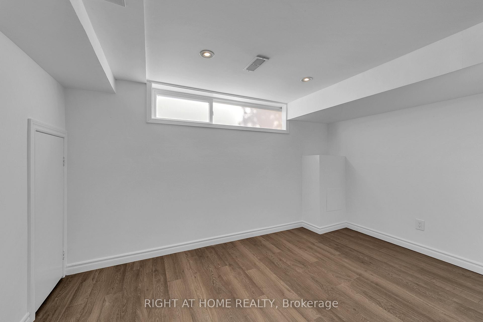 Photo 11 of 303 Blue Grass Boulevard, Richmond Hill, Crosby — HOMEH