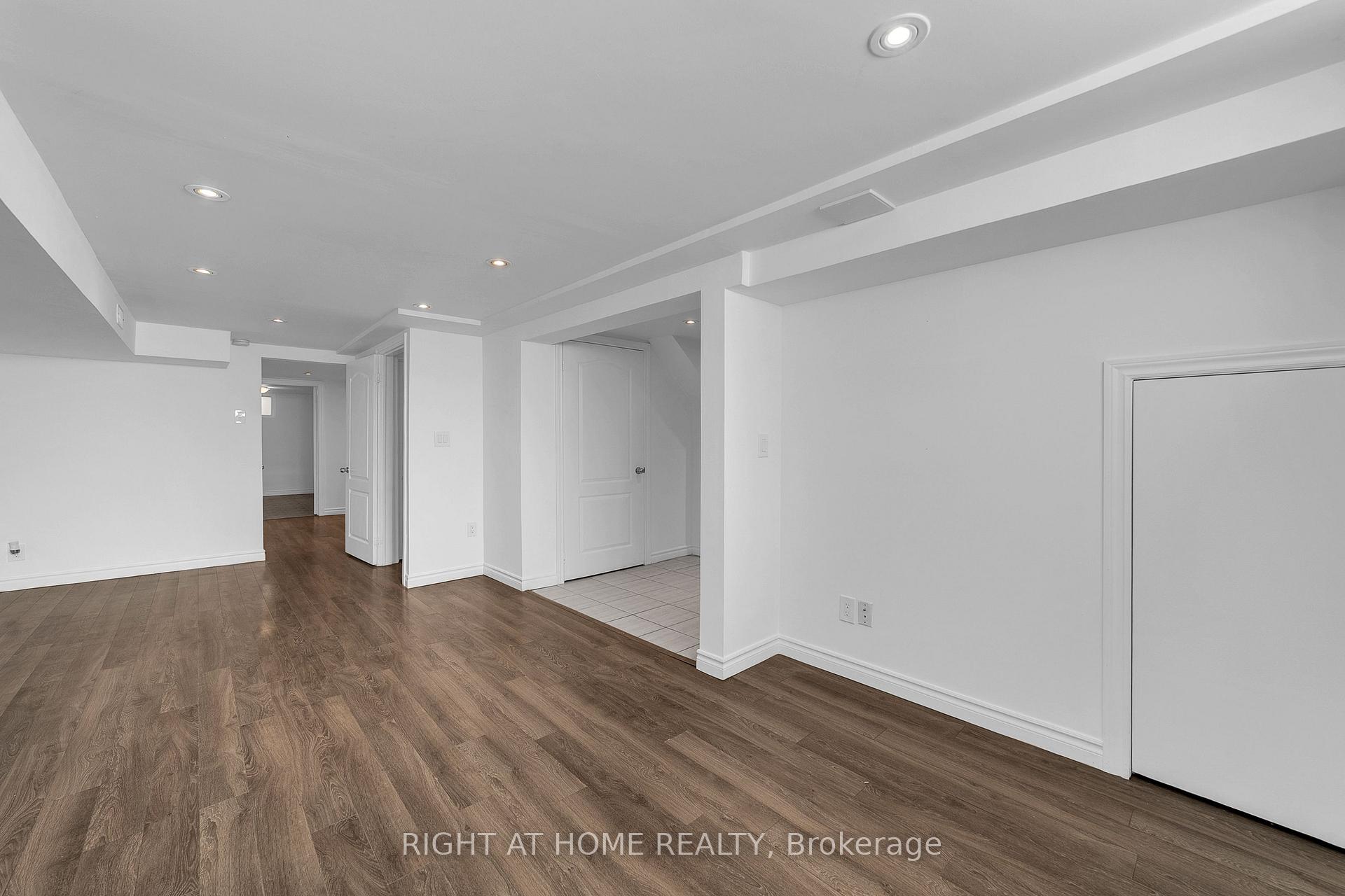 Photo 12 of 303 Blue Grass Boulevard, Richmond Hill, Crosby — HOMEH