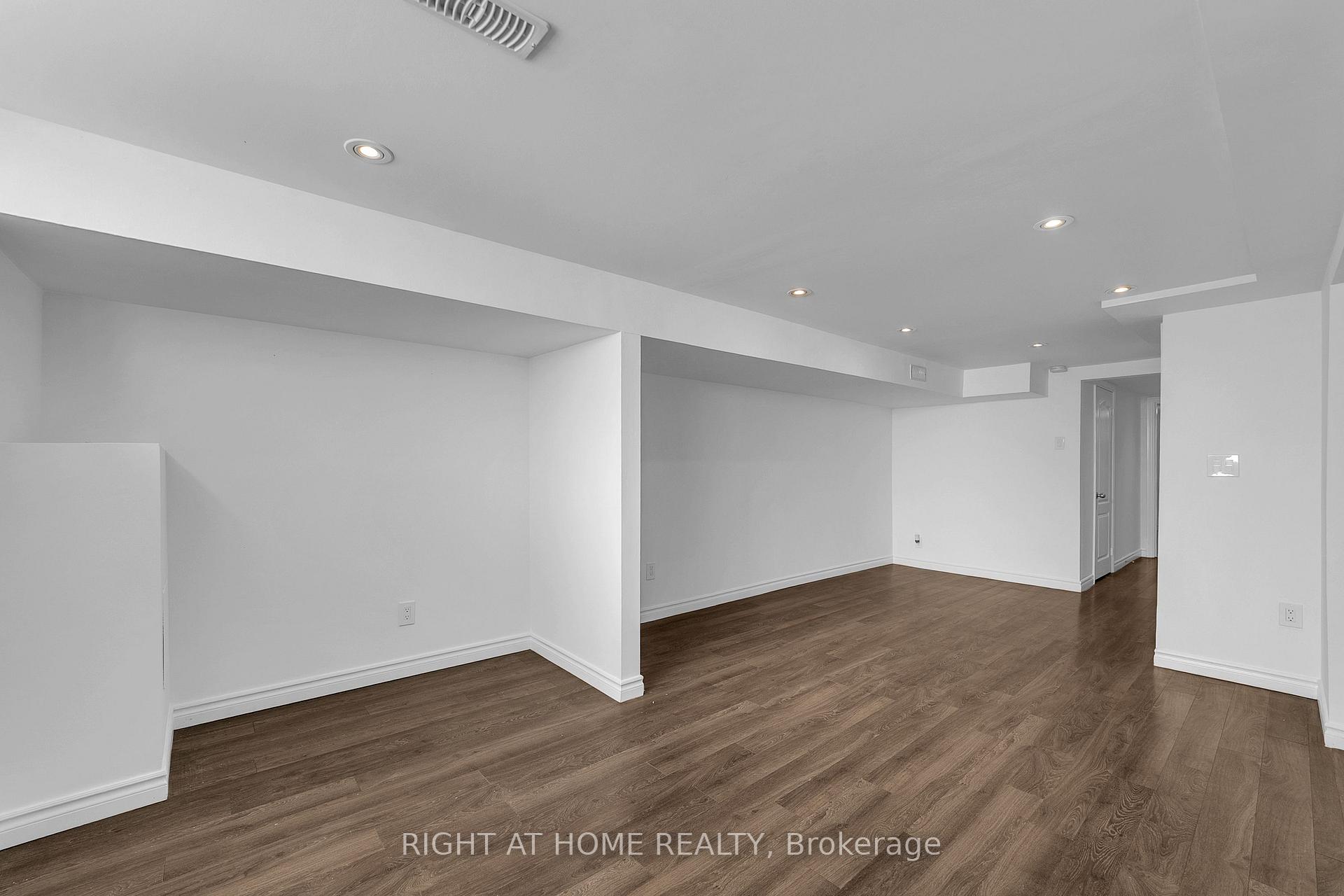 Photo 13 of 303 Blue Grass Boulevard, Richmond Hill, Crosby — HOMEH