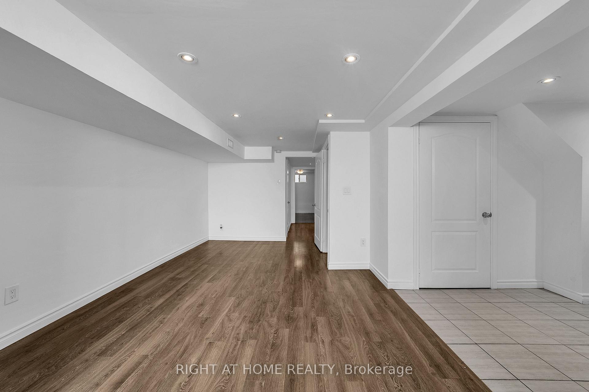 Photo 14 of 303 Blue Grass Boulevard, Richmond Hill, Crosby — HOMEH