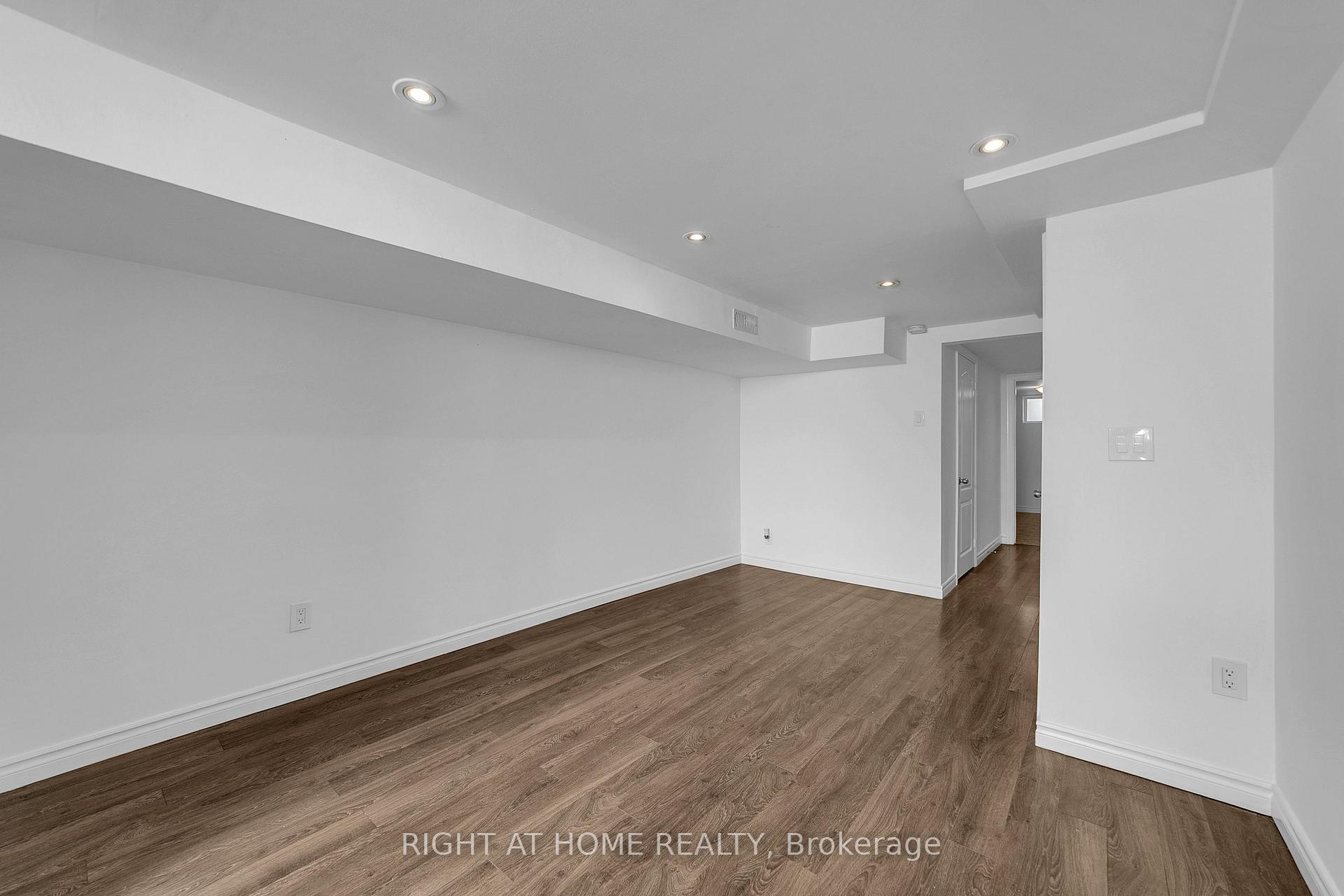 Photo 15 of 303 Blue Grass Boulevard, Richmond Hill, Crosby — HOMEH