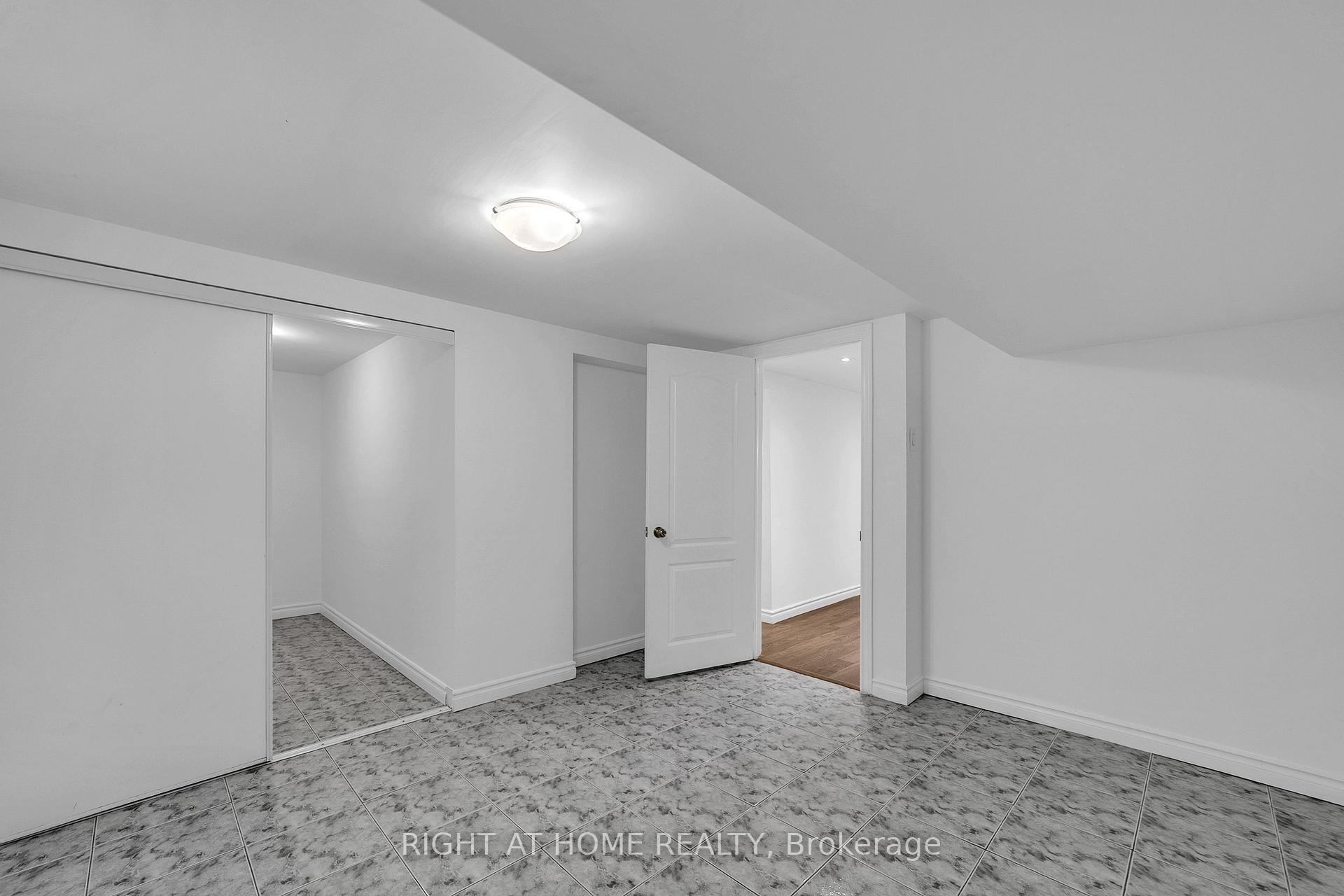Photo 18 of 303 Blue Grass Boulevard, Richmond Hill, Crosby — HOMEH