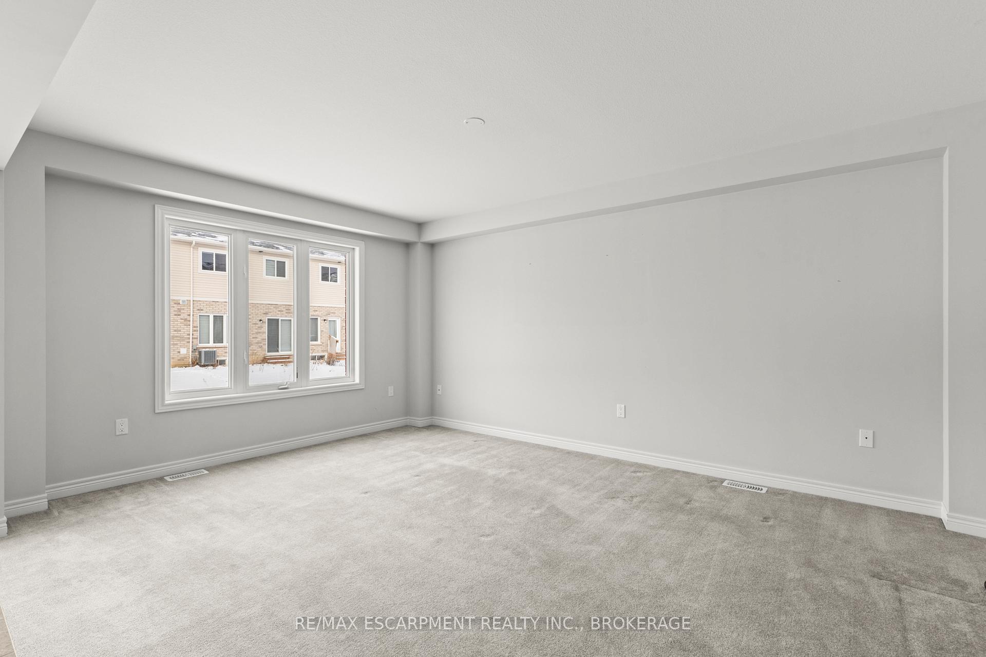 Photo 6 of Unit Main, 141 Winterberry Boulevard, Thorold, Confederation Heights — HOMEH