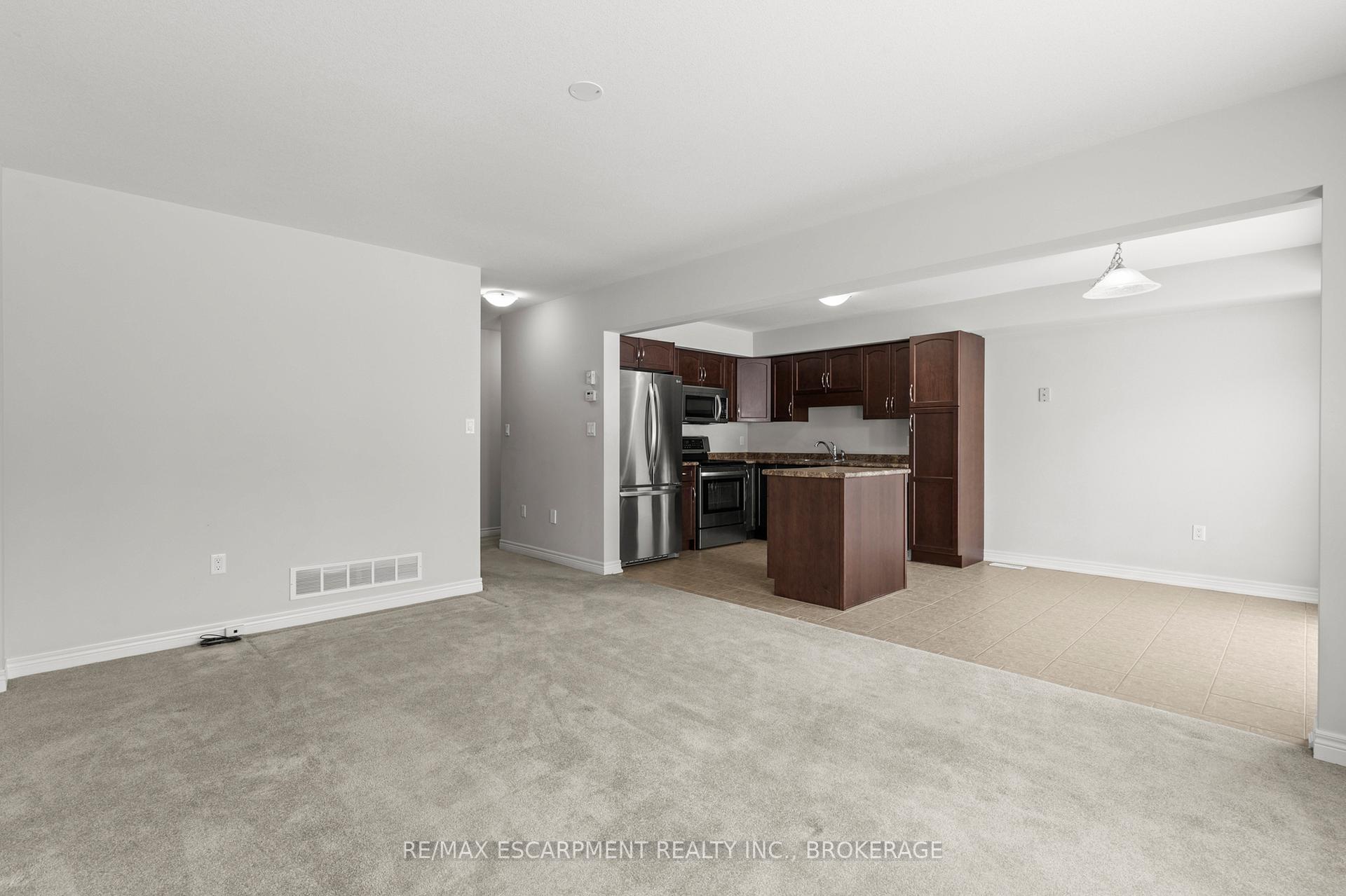 Photo 7 of Unit Main, 141 Winterberry Boulevard, Thorold, Confederation Heights — HOMEH