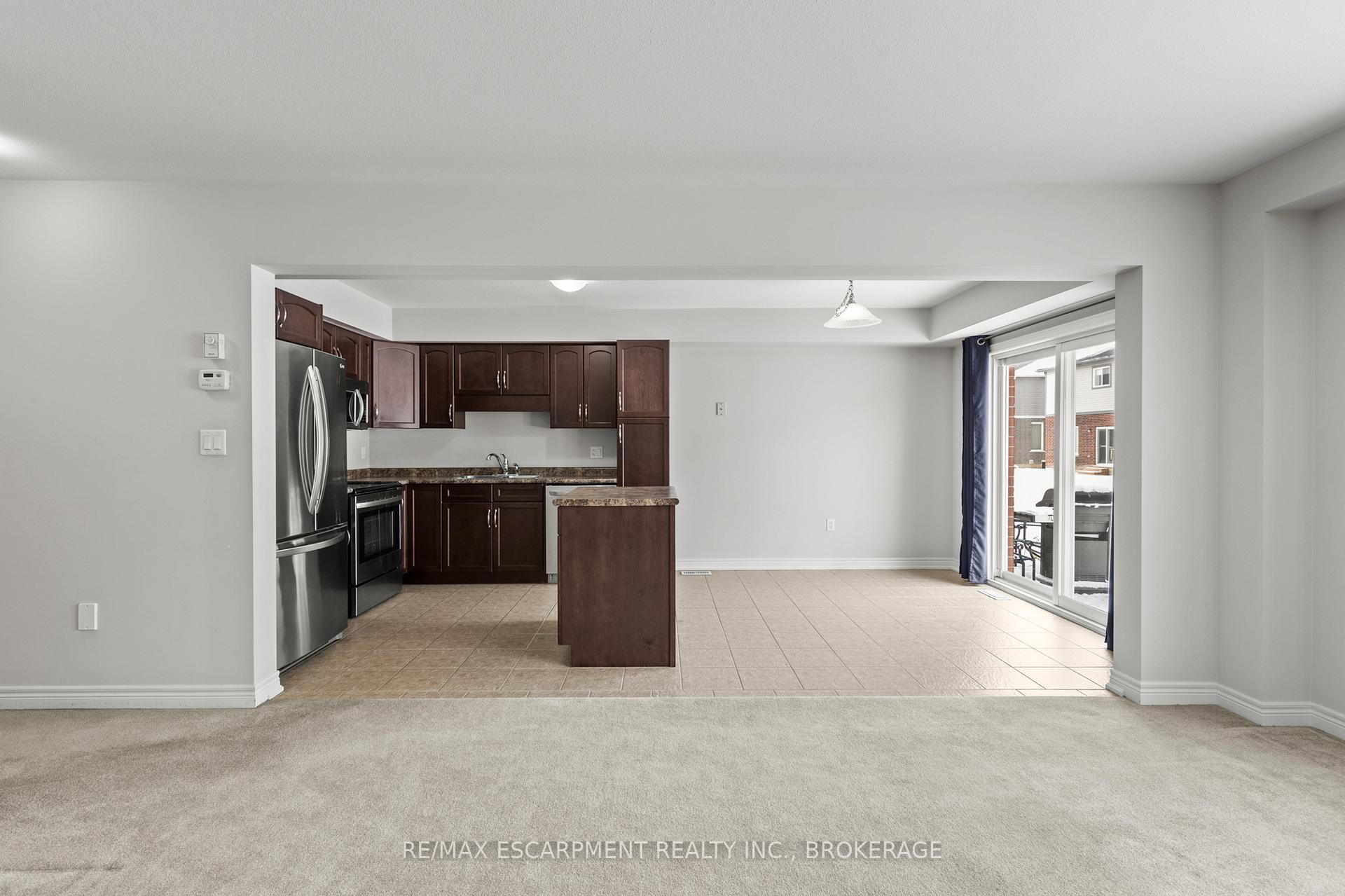 Photo 8 of Unit Main, 141 Winterberry Boulevard, Thorold, Confederation Heights — HOMEH