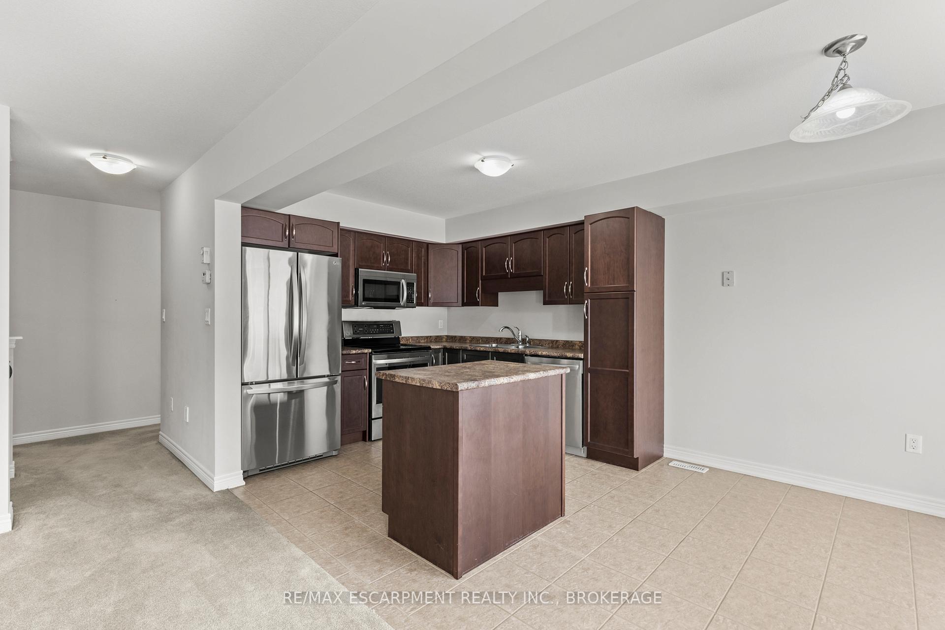 Photo 10 of Unit Main, 141 Winterberry Boulevard, Thorold, Confederation Heights — HOMEH