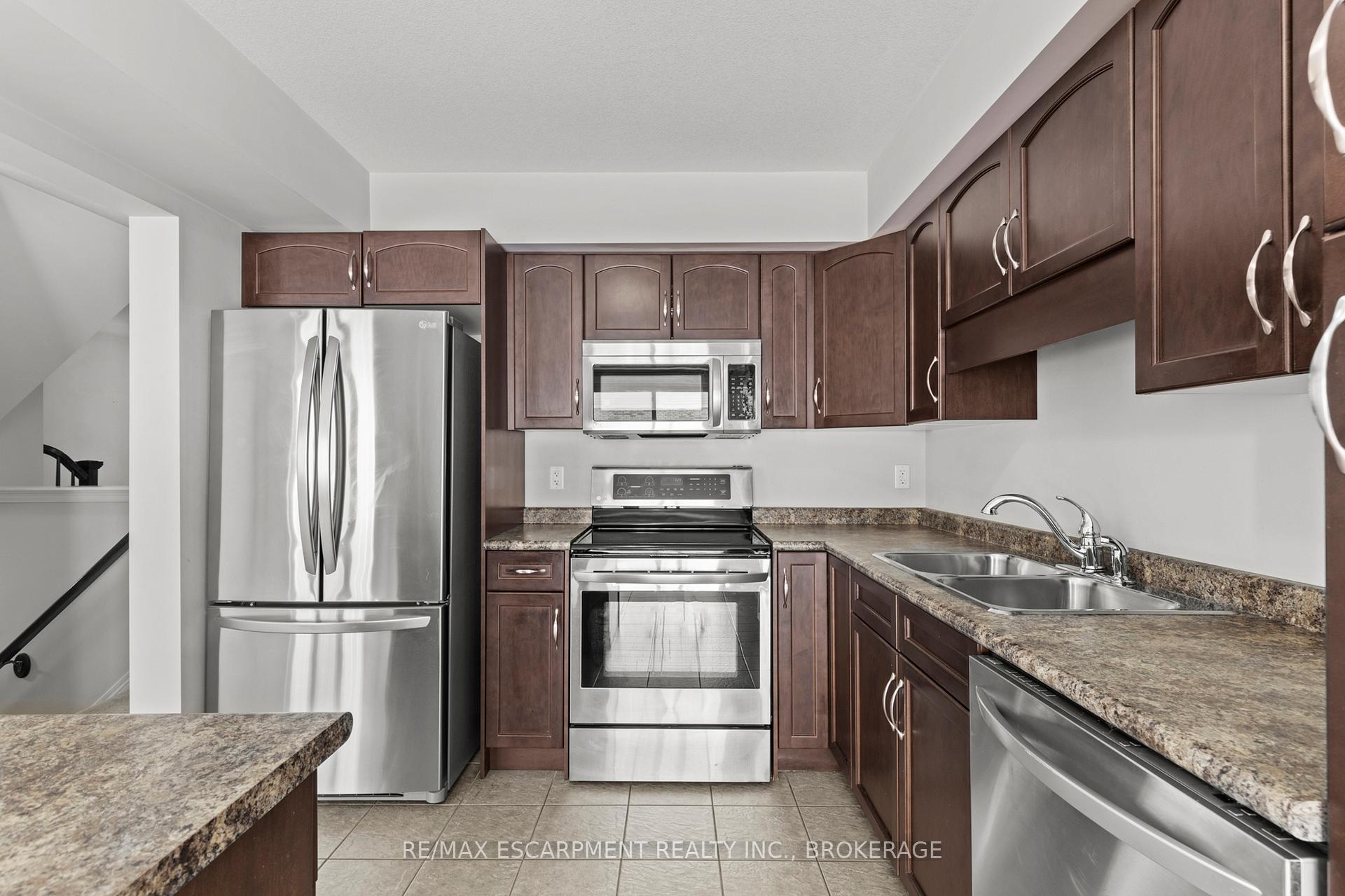 Photo 12 of Unit Main, 141 Winterberry Boulevard, Thorold, Confederation Heights — HOMEH