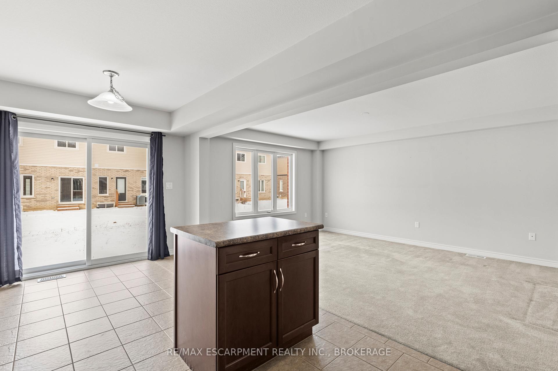 Photo 13 of Unit Main, 141 Winterberry Boulevard, Thorold, Confederation Heights — HOMEH