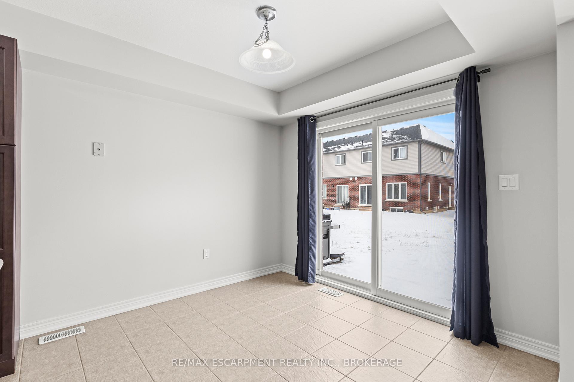 Photo 14 of Unit Main, 141 Winterberry Boulevard, Thorold, Confederation Heights — HOMEH