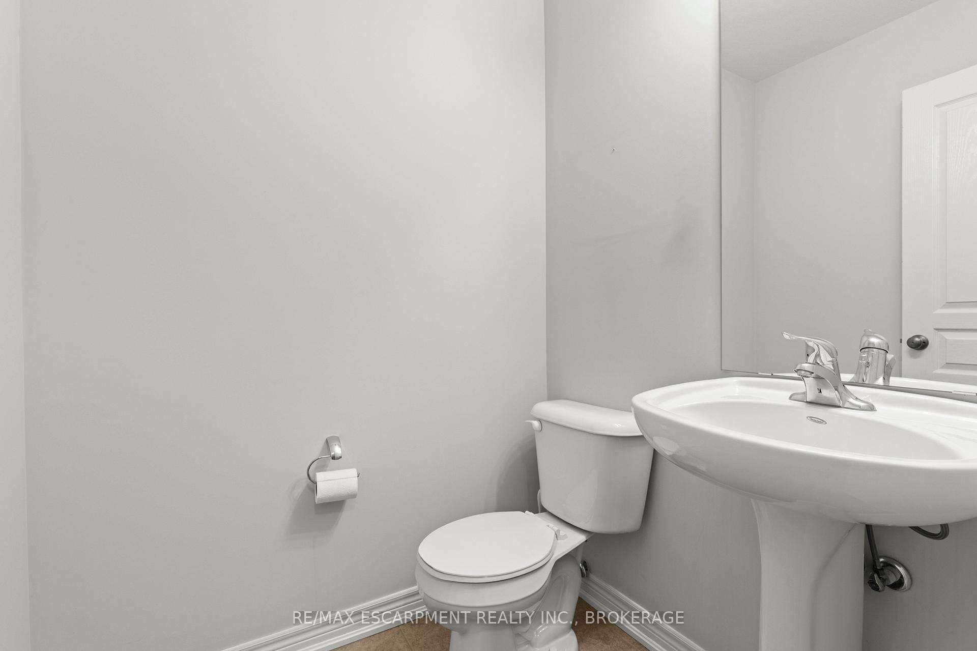 Photo 15 of Unit Main, 141 Winterberry Boulevard, Thorold, Confederation Heights — HOMEH